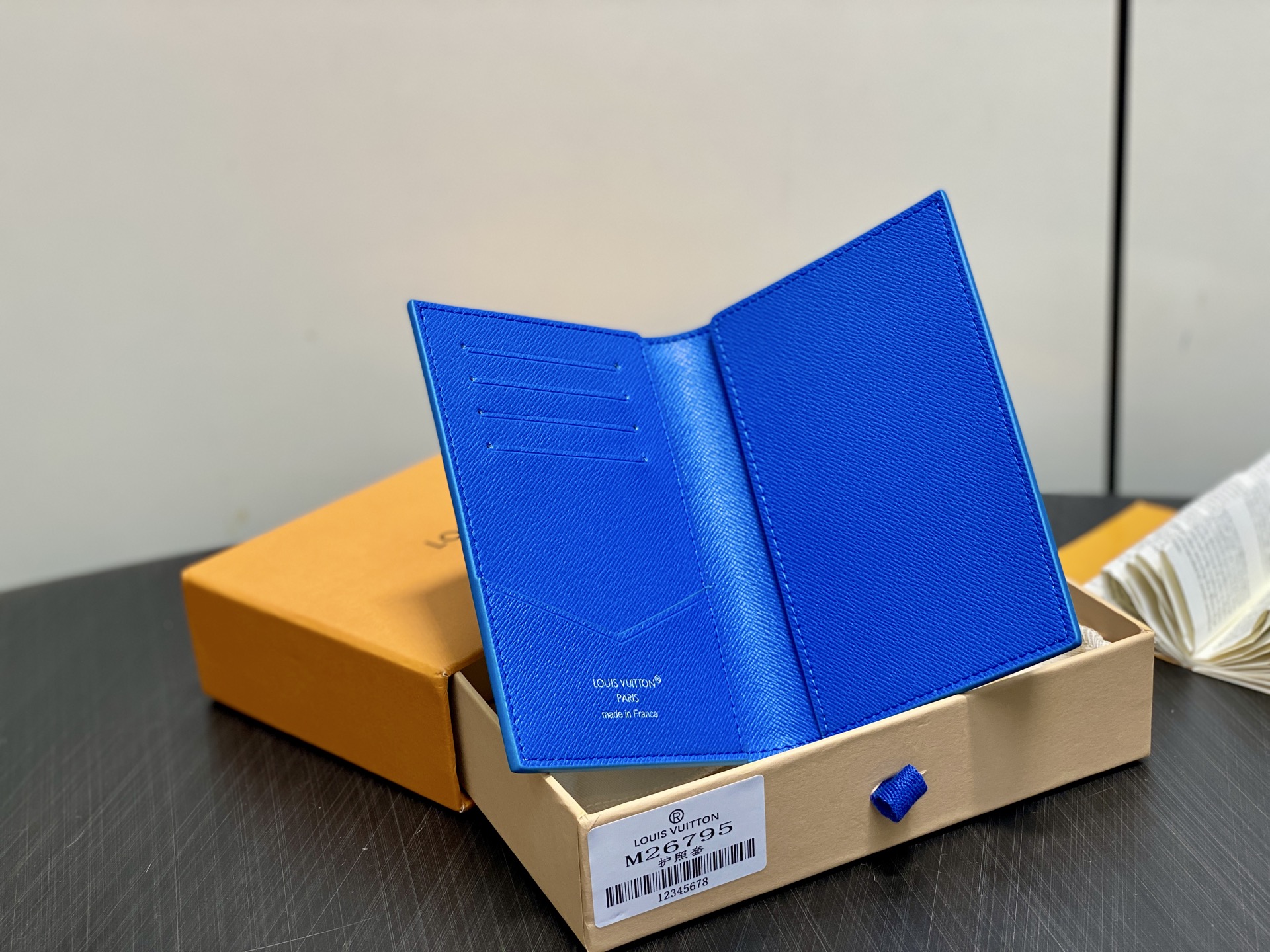 【顶级原单】M26795蓝色 印花护照夹护照套 EARLY ACCESS Lv nigo联名 Passp