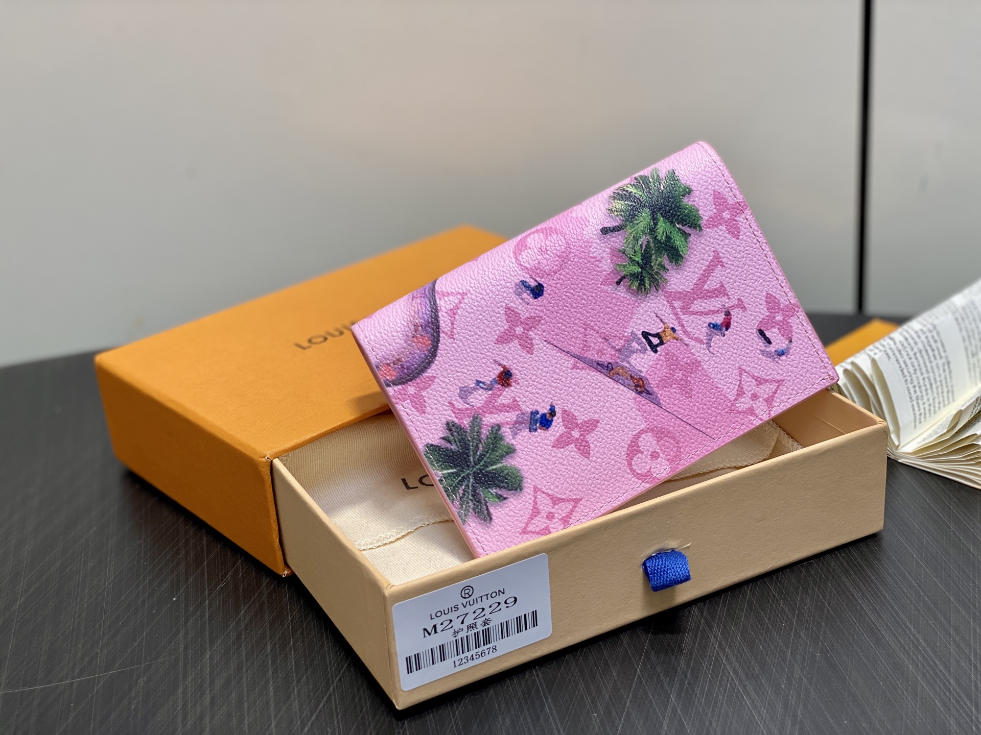 【顶级原单】M27229粉色 印花护照夹护照套 EARLY ACCESS Lv nigo联名 Passp