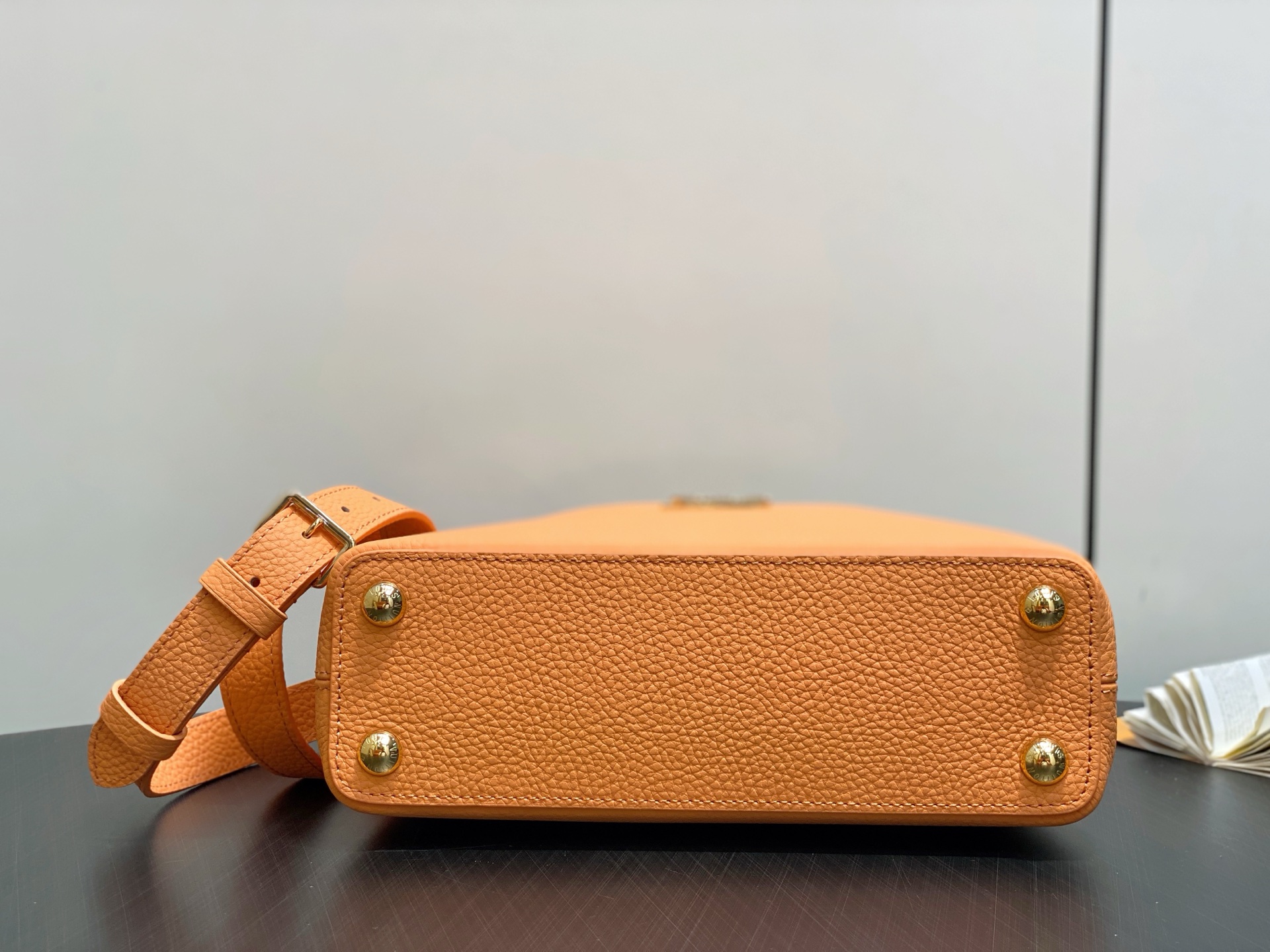 【顶级原单】M14976土黄 四叶草全皮cap那英款 本款Capucines BB手袋 于手柄融入精致M