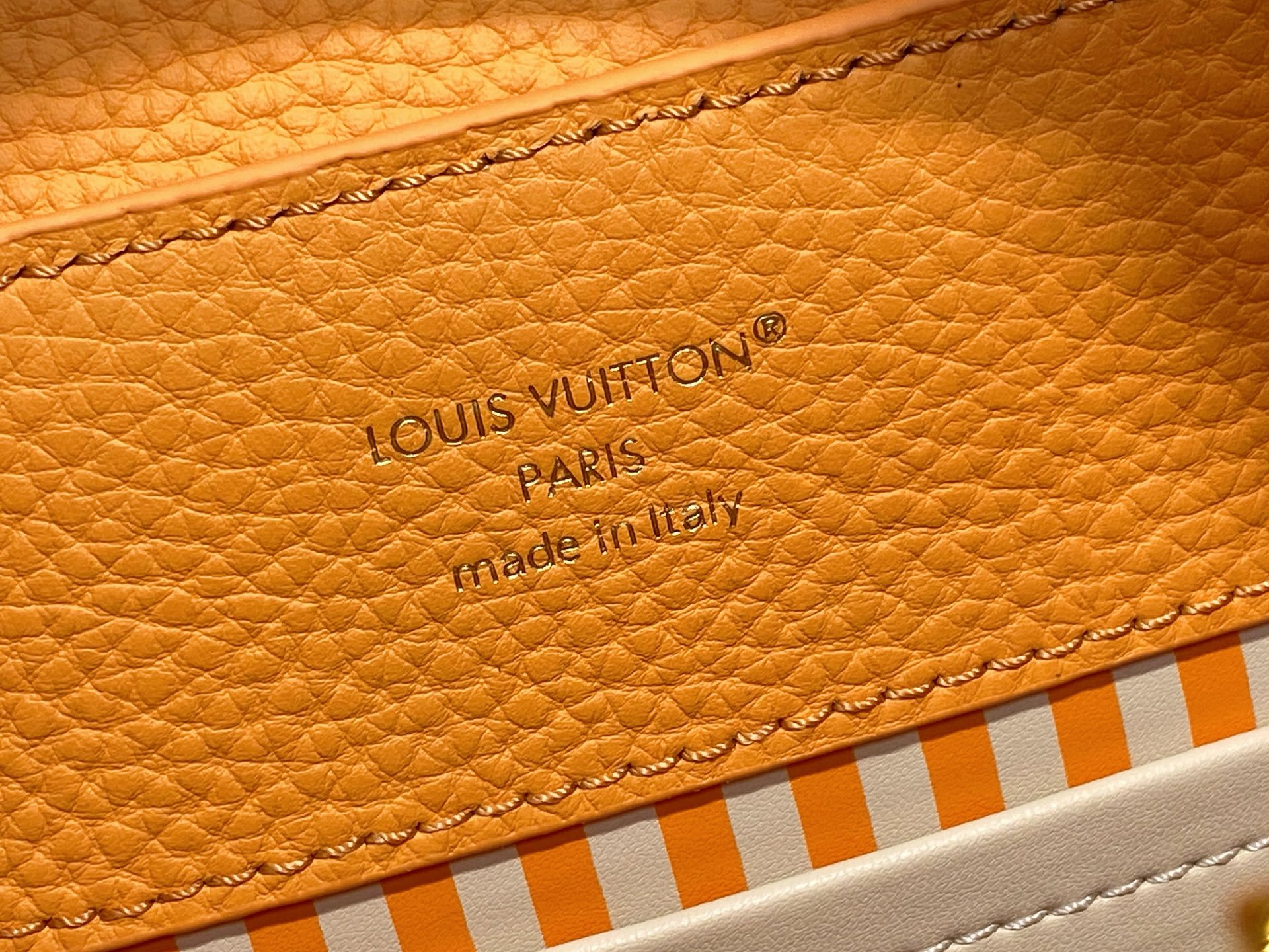 【顶级原单】M14976土黄 四叶草全皮cap那英款 本款Capucines BB手袋 于手柄融入精致M