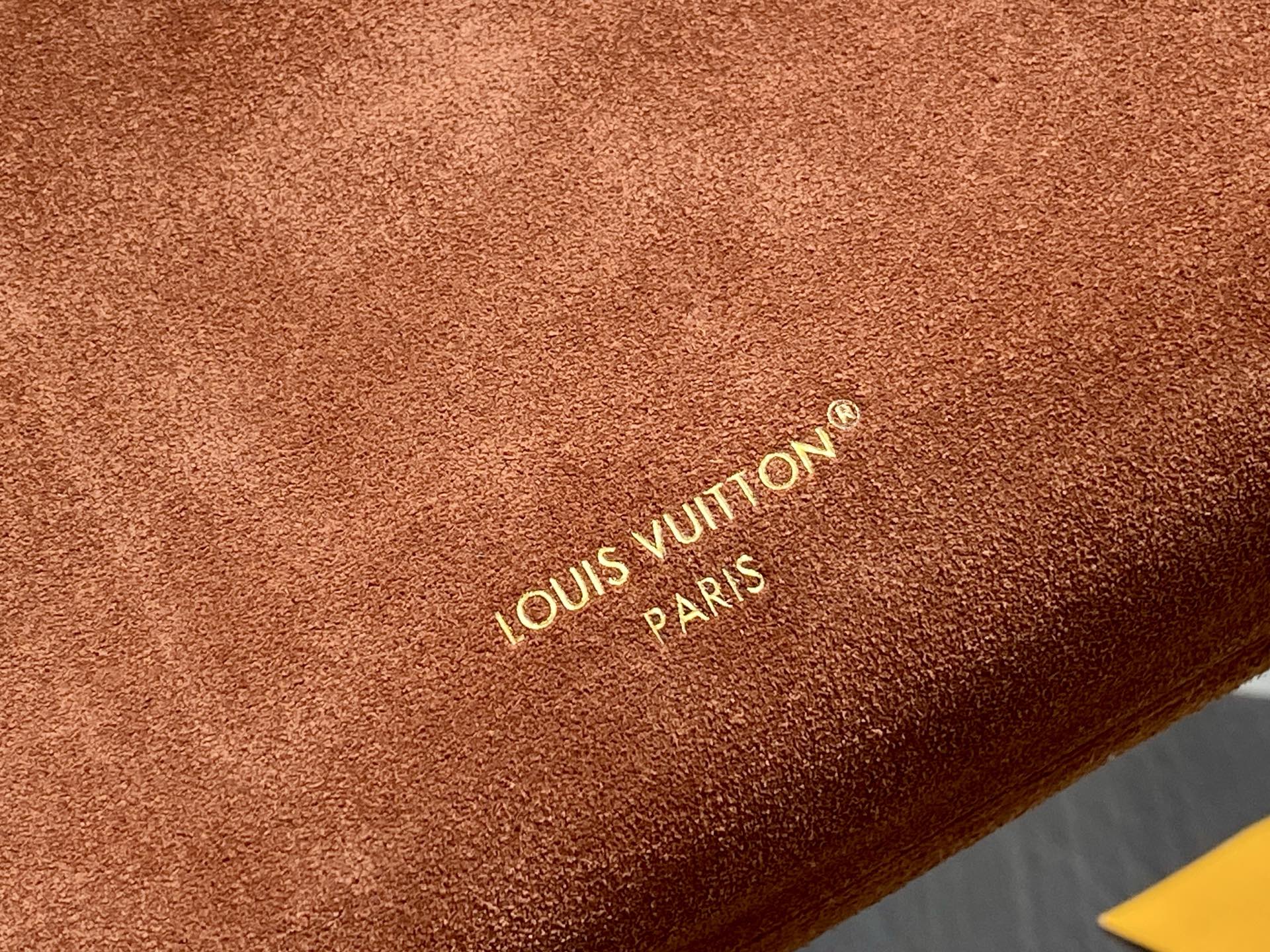 【顶级原单】N15072棕色 磨砂皮软盒子 SIDE TRUNK 中号手袋 本款 Side Trunk 