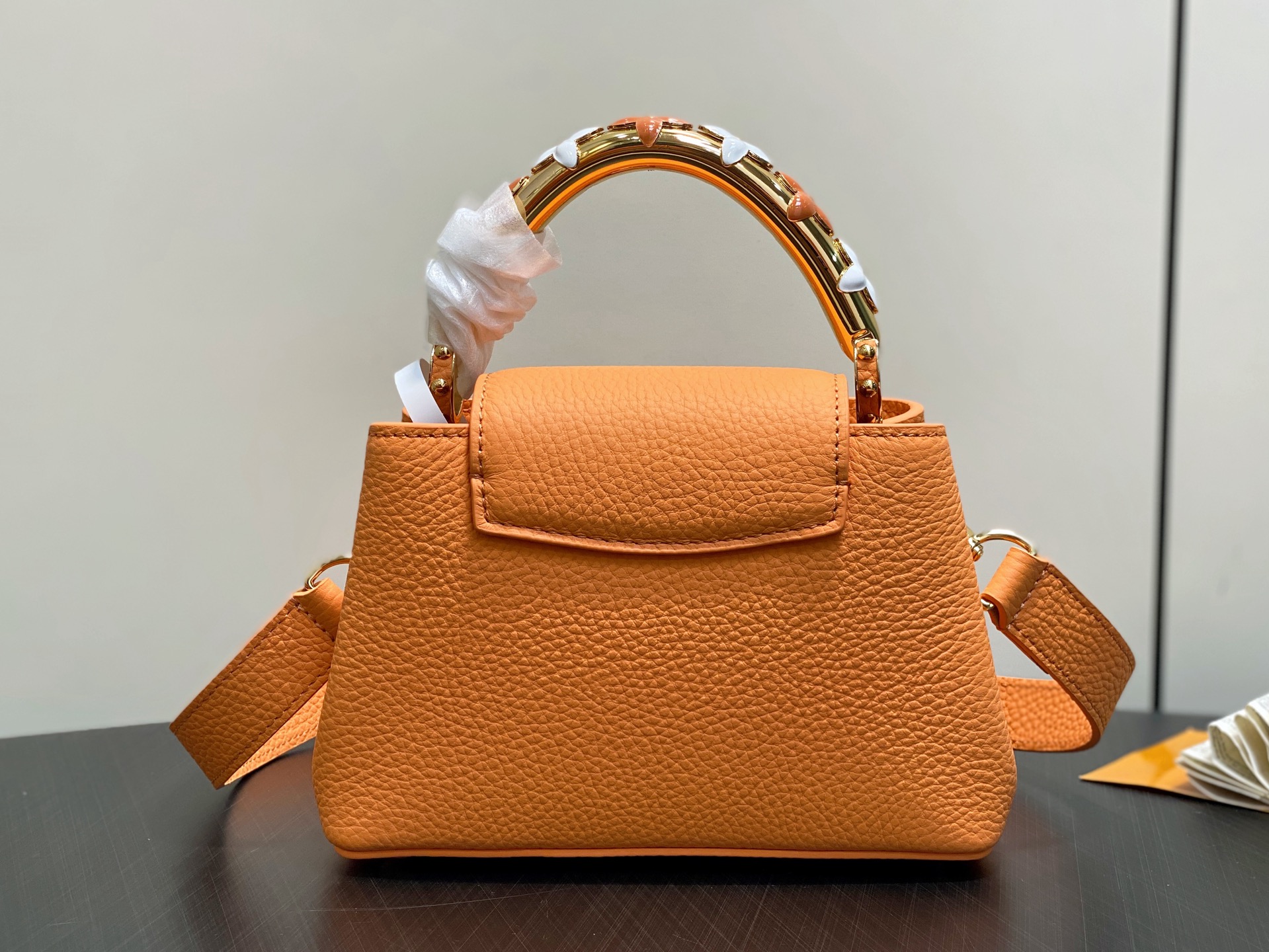 【顶级原单】M14976土黄 四叶草全皮cap那英款 本款Capucines 迷你手袋 于手柄融入精致M