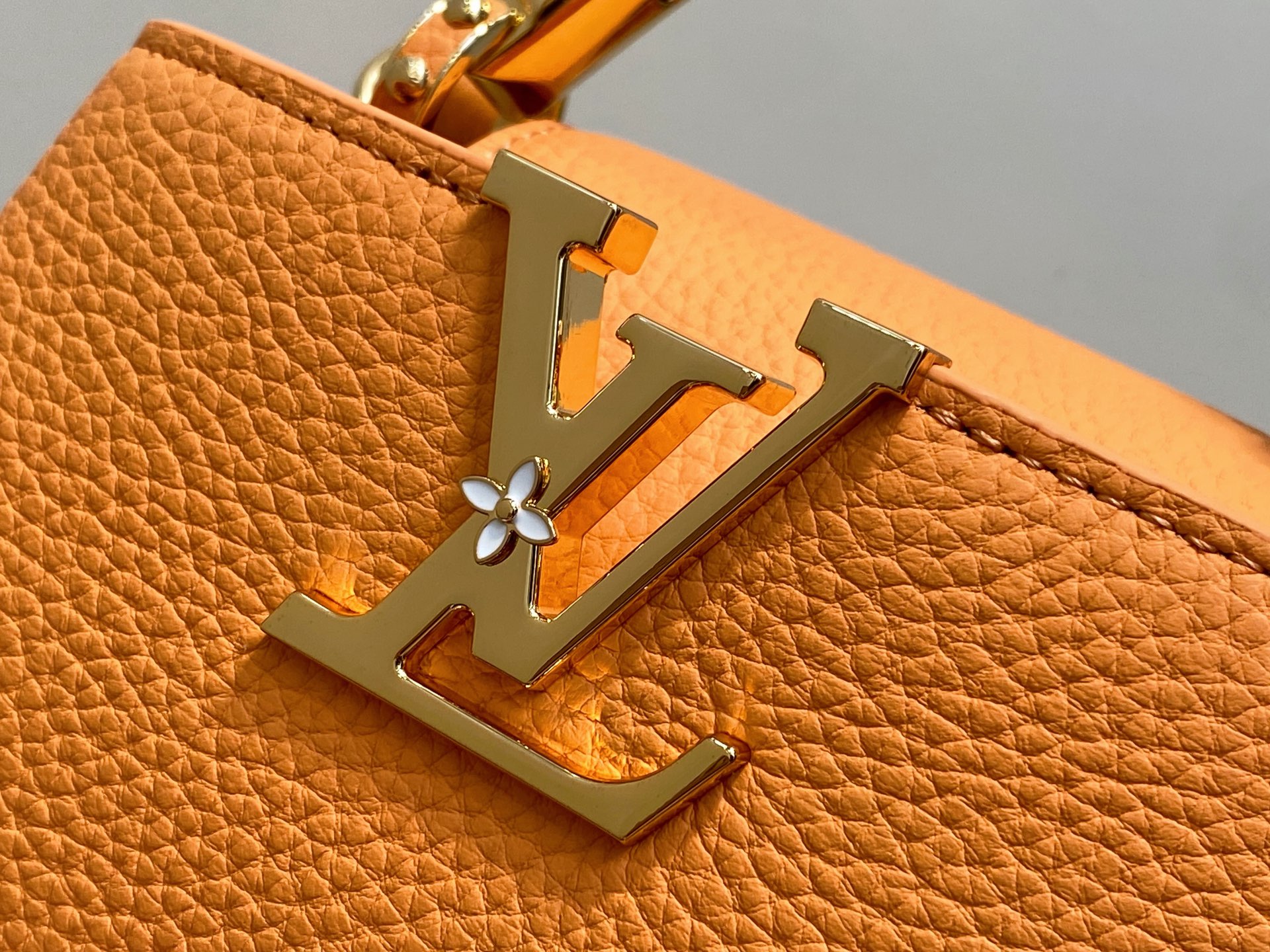 【顶级原单】M14976土黄 四叶草全皮cap那英款 本款Capucines 迷你手袋 于手柄融入精致M