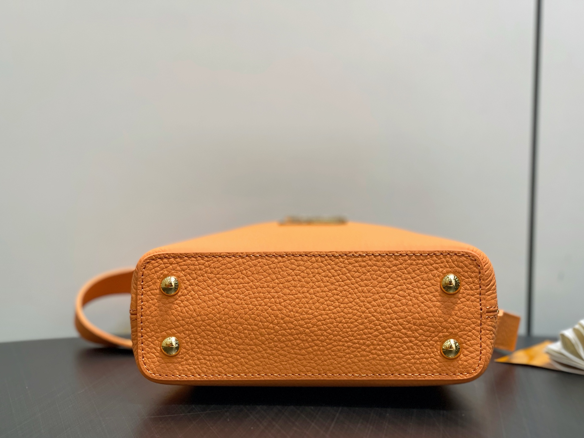 【顶级原单】M14976土黄 四叶草全皮cap那英款 本款Capucines 迷你手袋 于手柄融入精致M