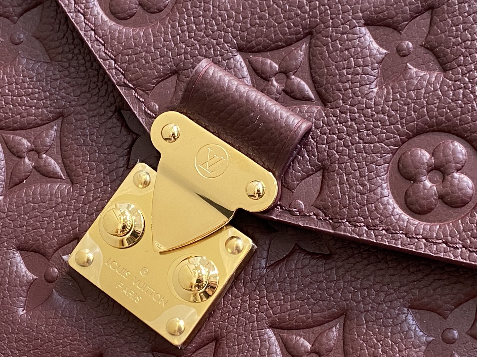 【顶级原单】M41487酒红 M25939 全皮压花邮差包 Pochette Métis 手袋 以内敛而