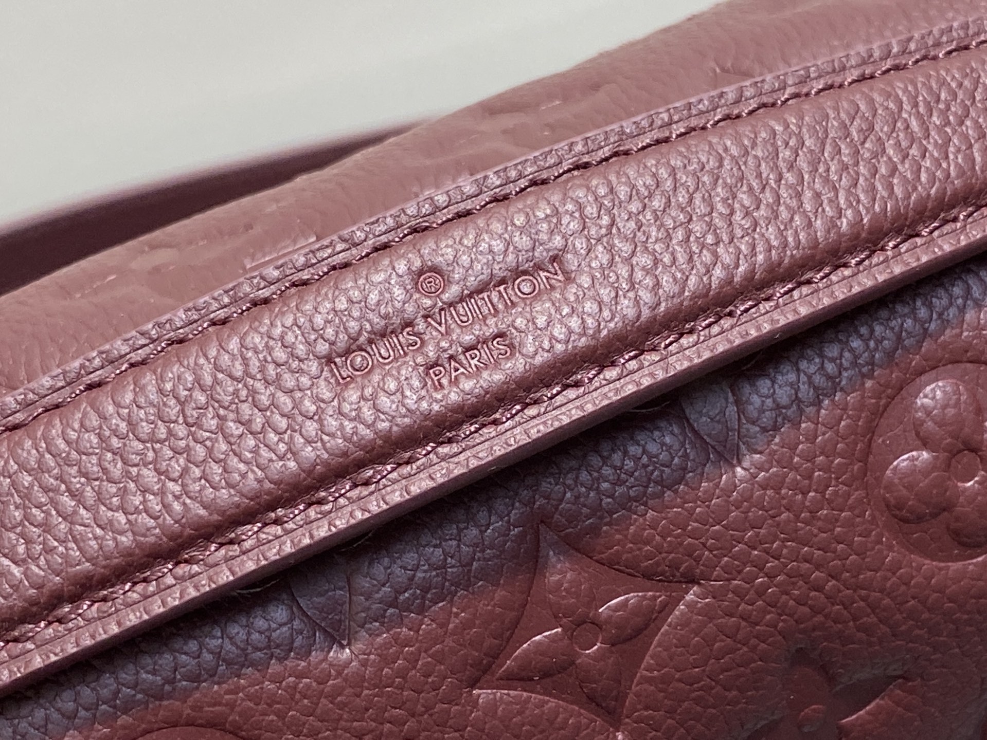 【顶级原单】M41487酒红 M25939 全皮压花邮差包 Pochette Métis 手袋 以内敛而