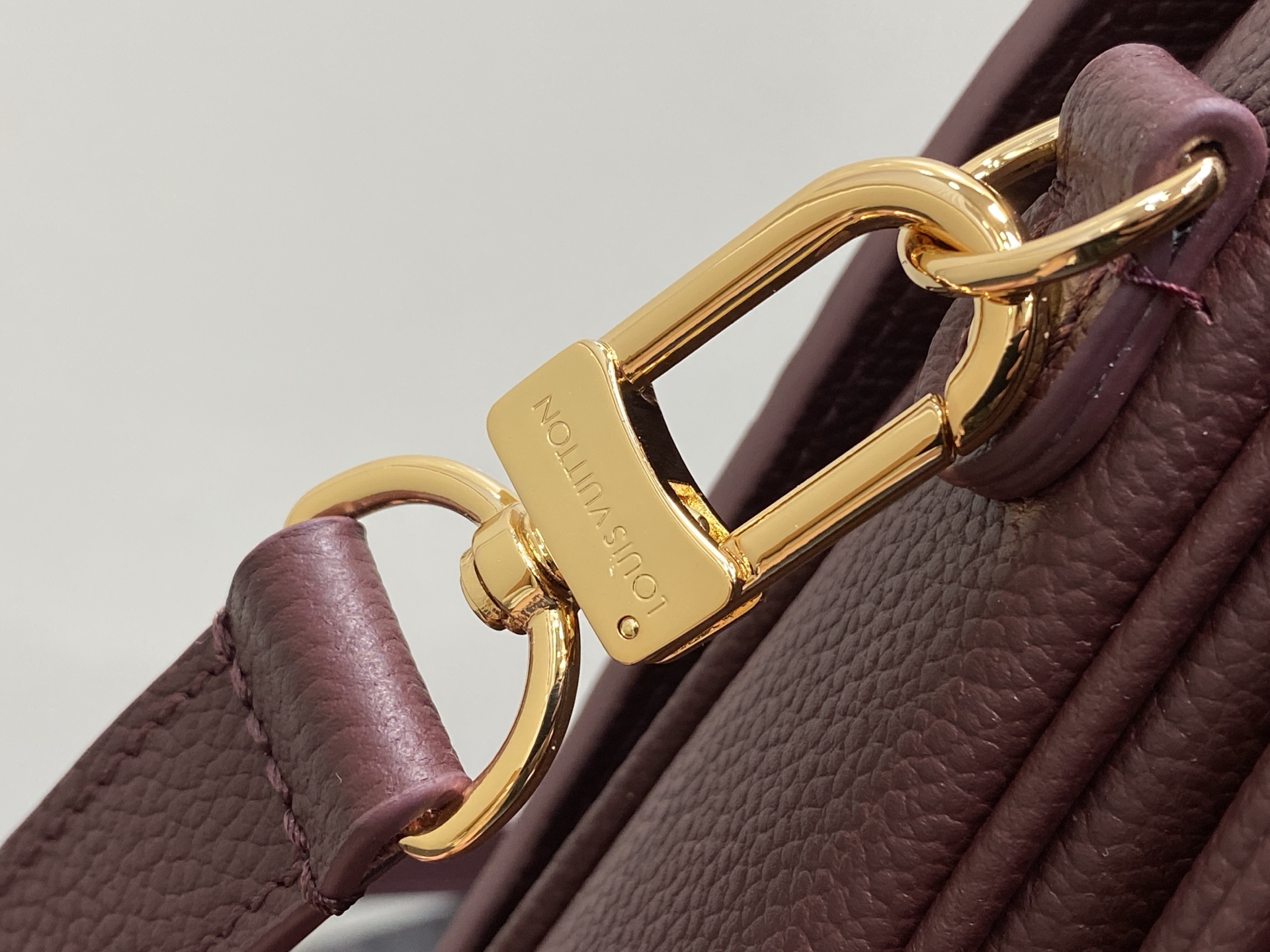 【顶级原单】M41487酒红 M25939 全皮压花邮差包 Pochette Métis 手袋 以内敛而