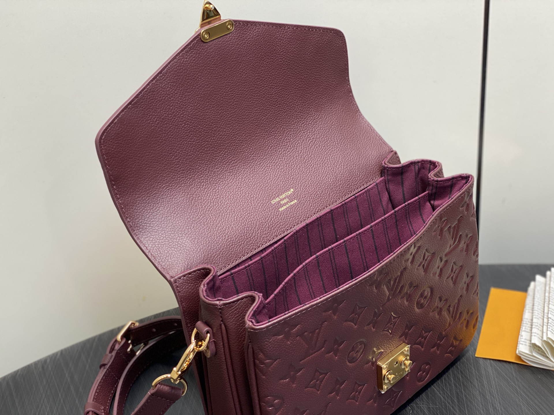 【顶级原单】M41487酒红 M25939 全皮压花邮差包 Pochette Métis 手袋 以内敛而