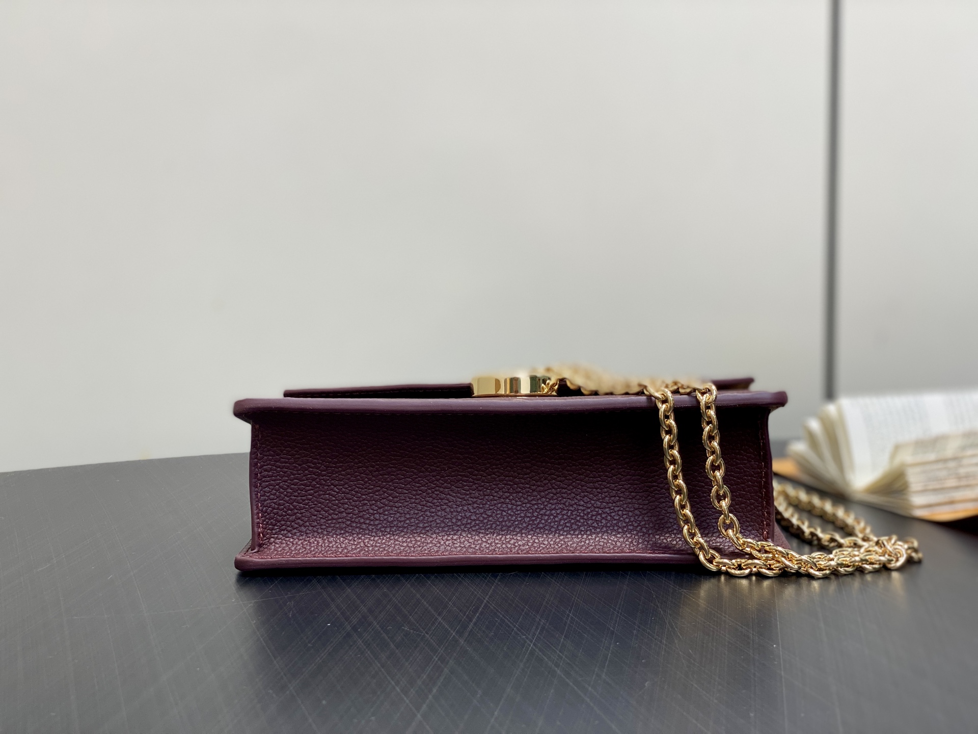 【顶级原单】M25814枣红色 全皮压花链条信封包 Portefeuille chaîne Rosy 手