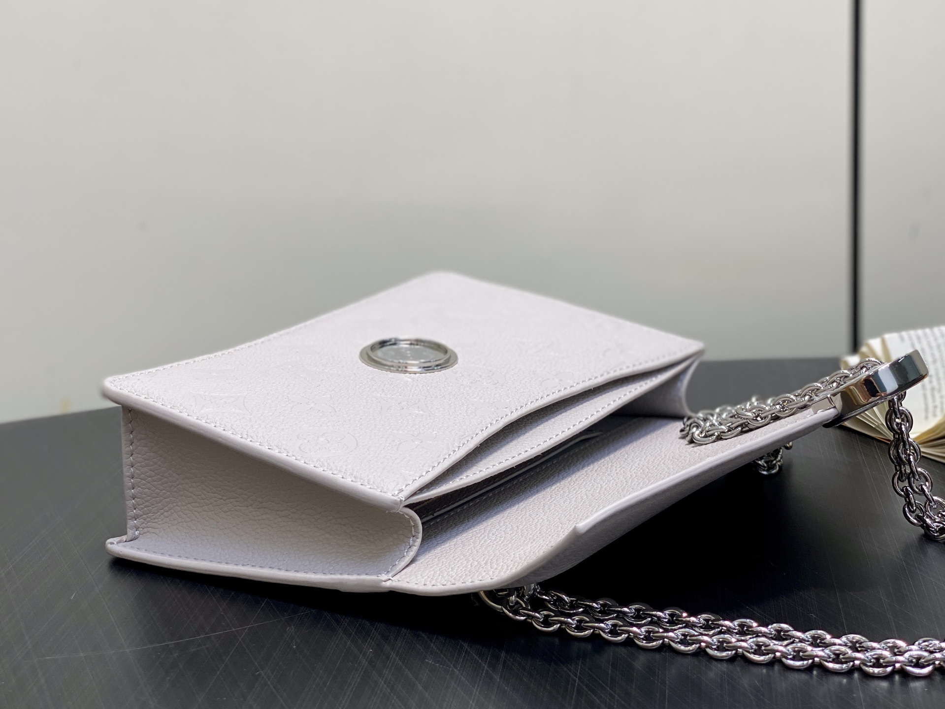 【顶级原单】M13570灰色 全皮压花链条信封包 Portefeuille chaîne Rosy 手袋