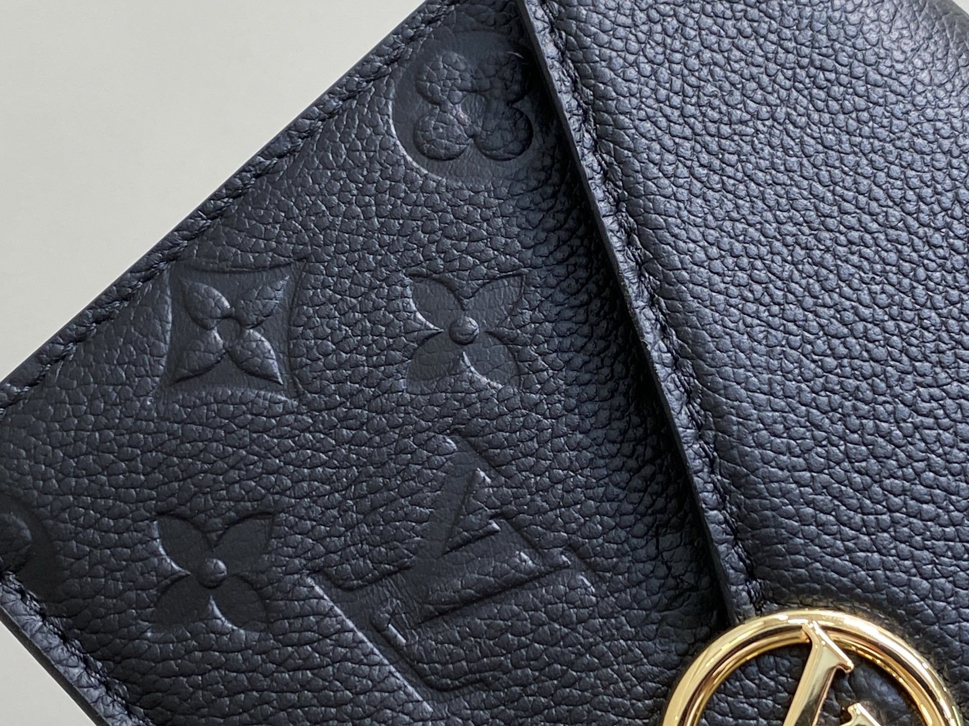 【顶级原单】M13569黑色 全皮压花链条信封包 Portefeuille chaîne Rosy 手袋