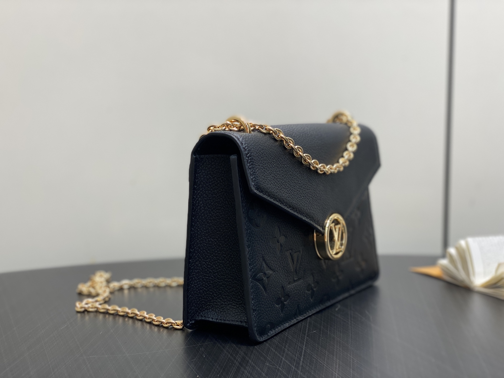 【顶级原单】M13569黑色 全皮压花链条信封包 Portefeuille chaîne Rosy 手袋