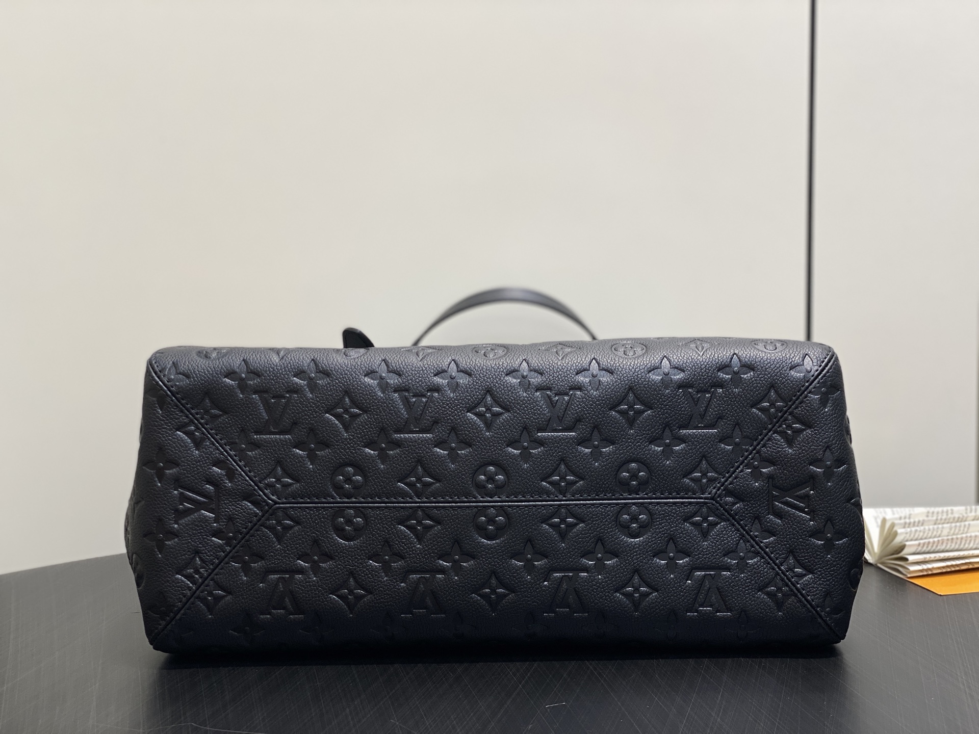 【顶级原单】M25860黑色 全皮压花购物袋 All Ln One 中号手袋 M25888枣红色 本款 