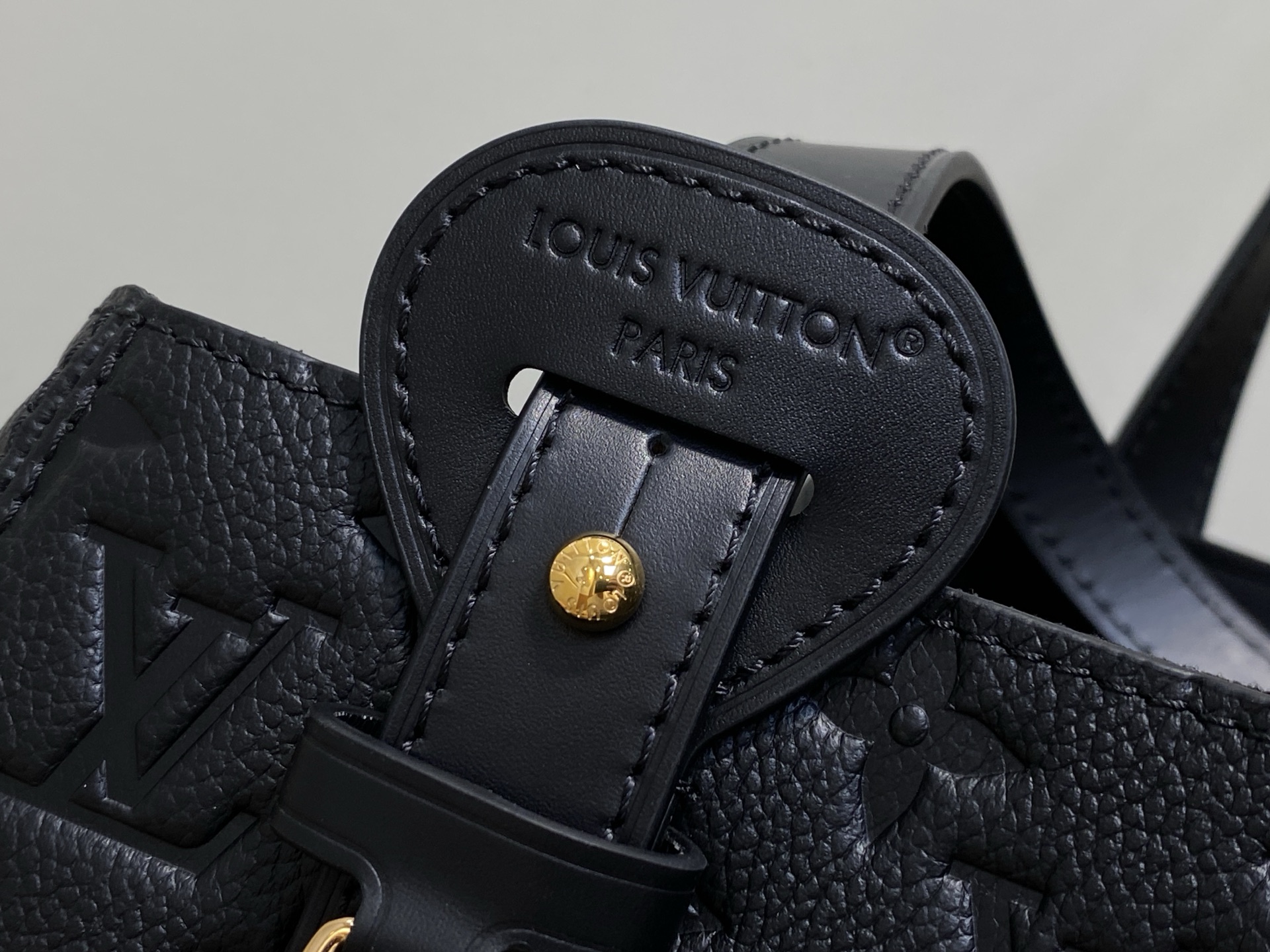 【顶级原单】M25860黑色 全皮压花购物袋 All Ln One 中号手袋 M25888枣红色 本款 