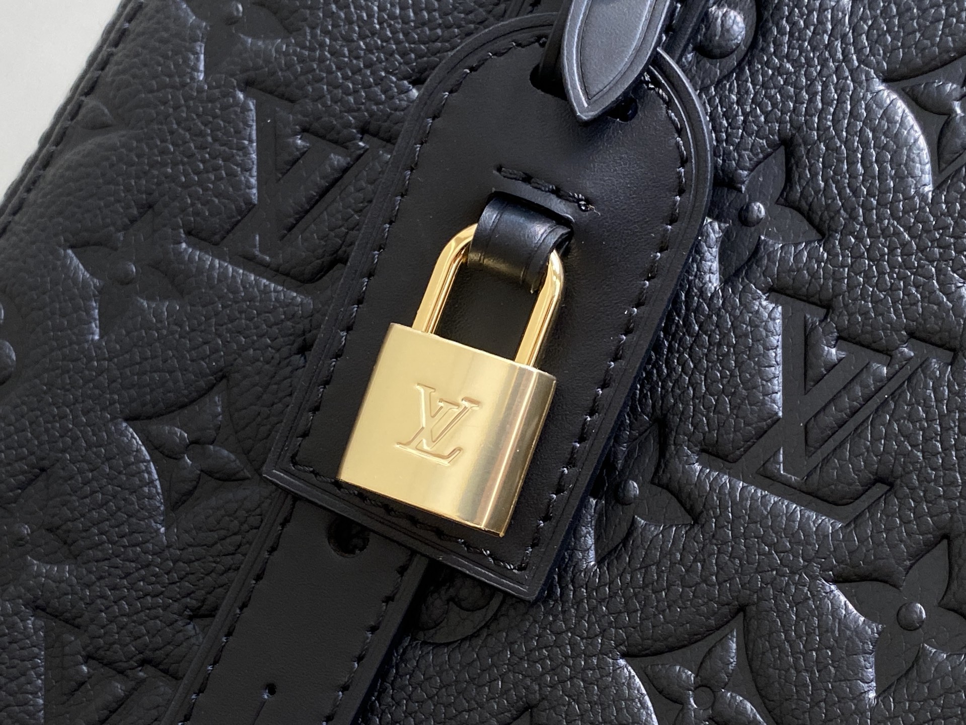 【顶级原单】M25860黑色 全皮压花购物袋 All Ln One 中号手袋 M25888枣红色 本款 