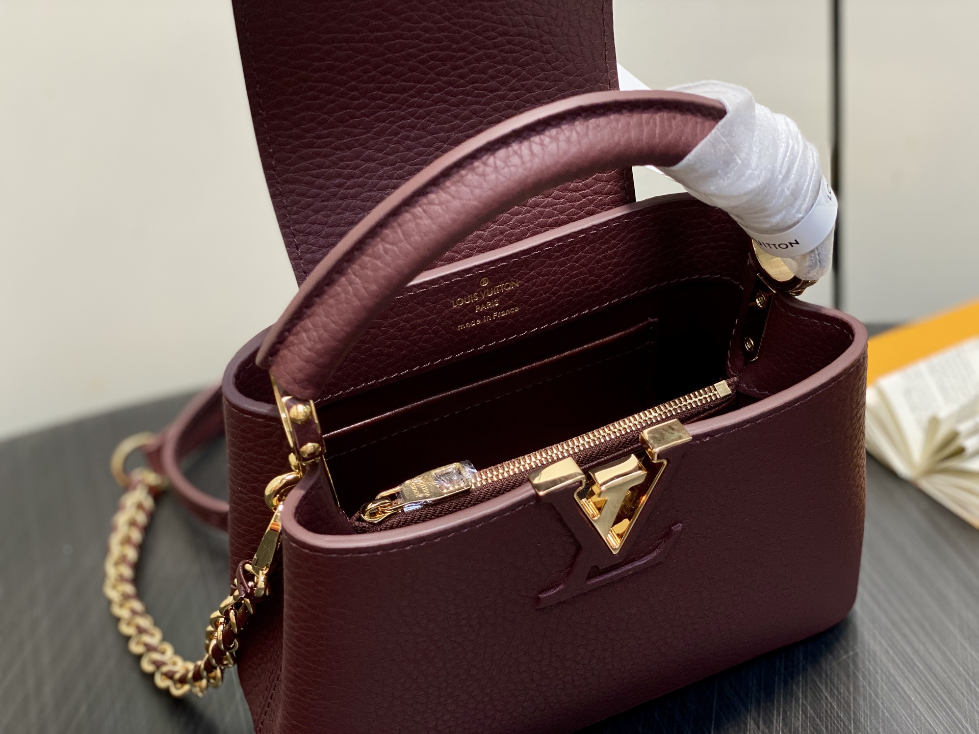 【顶级原单】M25893酒红色 全皮cap那英款系列 Capucines 迷你手袋 m25893 酒红色