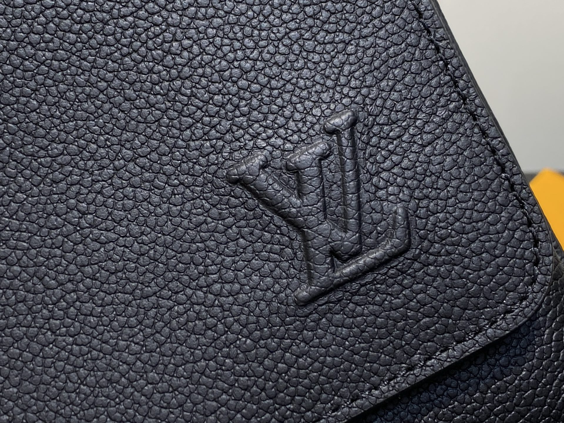 【顶级原单】M15265黑色 全皮男包邮差包 BOARDING 邮差包 Boarding 邮差包取材轻质