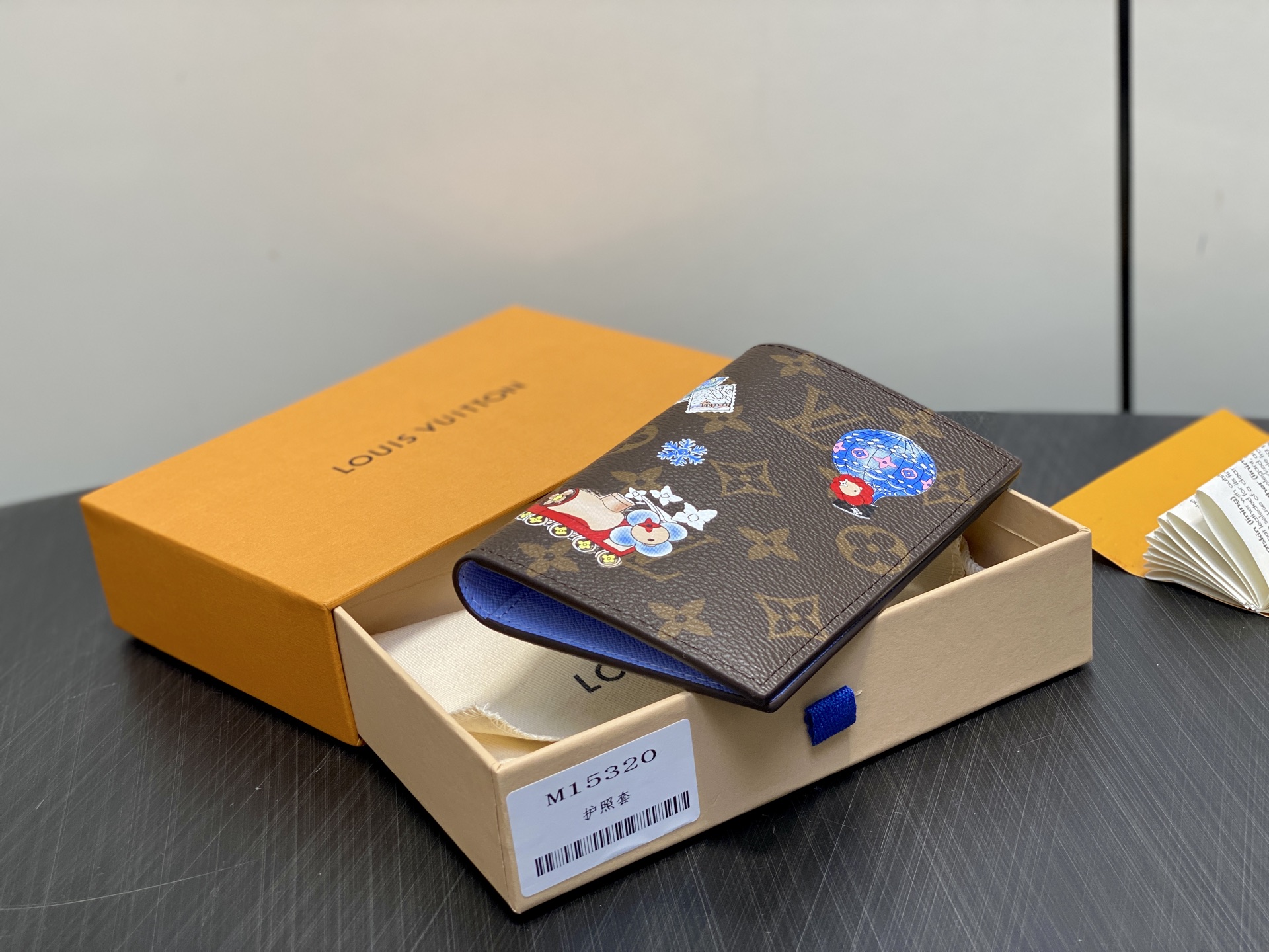 【顶级原单】M15320丝印 圣诞款护照套护照夹 新款 护照封面护照套 比比恩冬季旅行系列展示的愉快的护