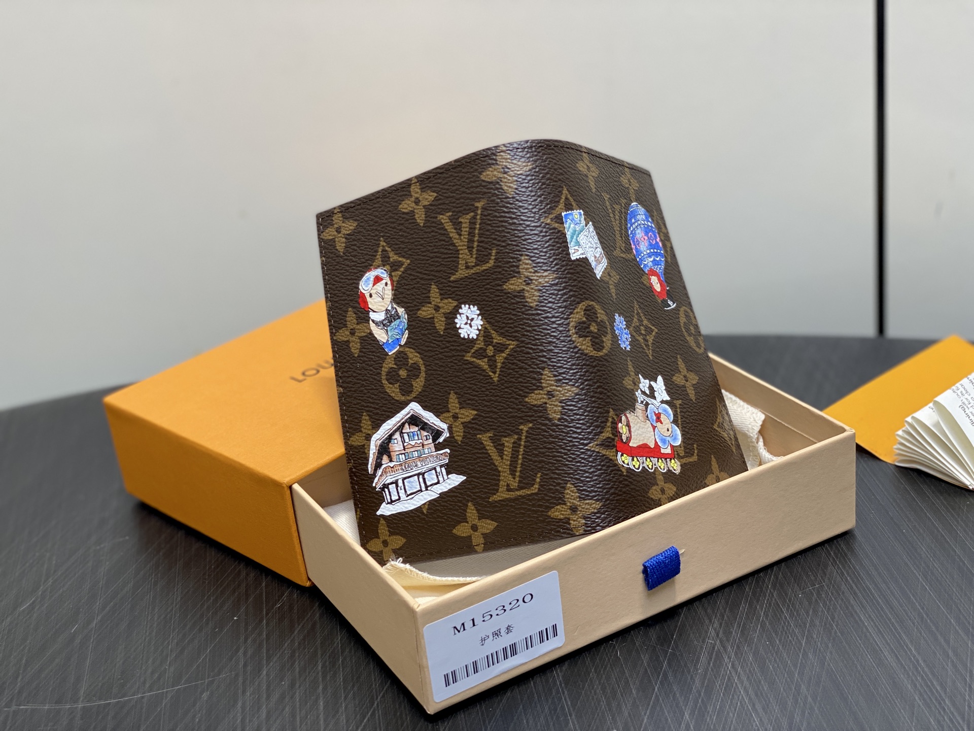 【顶级原单】M15320丝印 圣诞款护照套护照夹 新款 护照封面护照套 比比恩冬季旅行系列展示的愉快的护