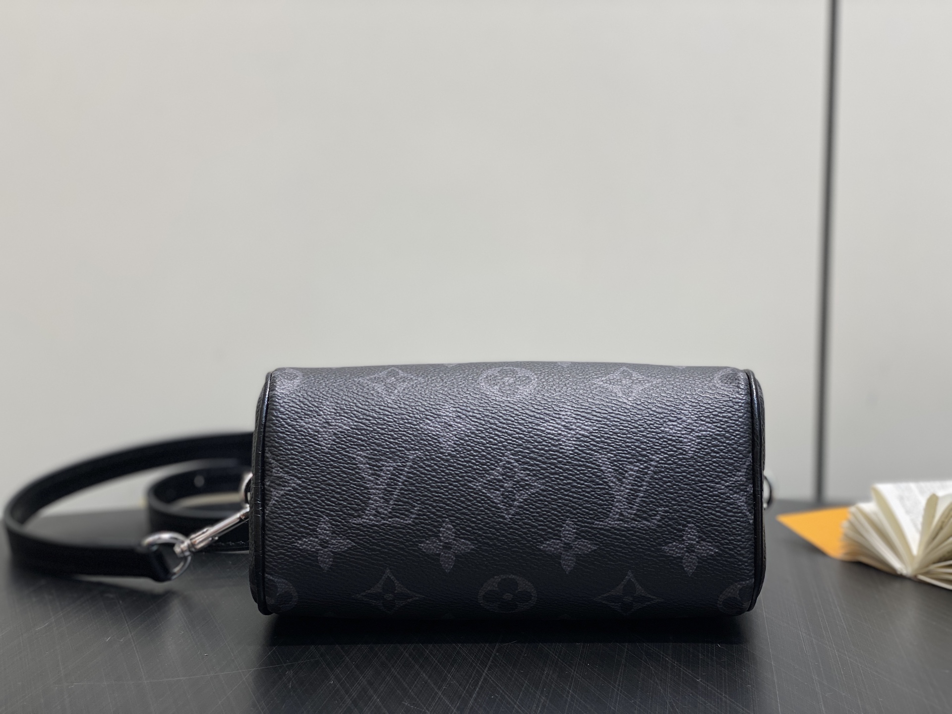 【顶级原单】M26573黑花 迷你speedy枕头包 本款 Nano Speedy 手袋 采用帆布塑造玲