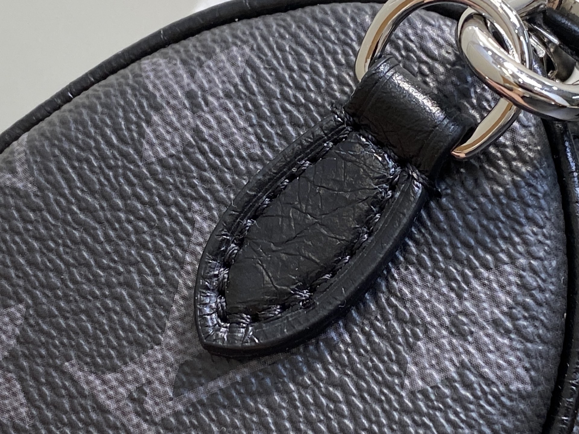 【顶级原单】M26573黑花 迷你speedy枕头包 本款 Nano Speedy 手袋 采用帆布塑造玲