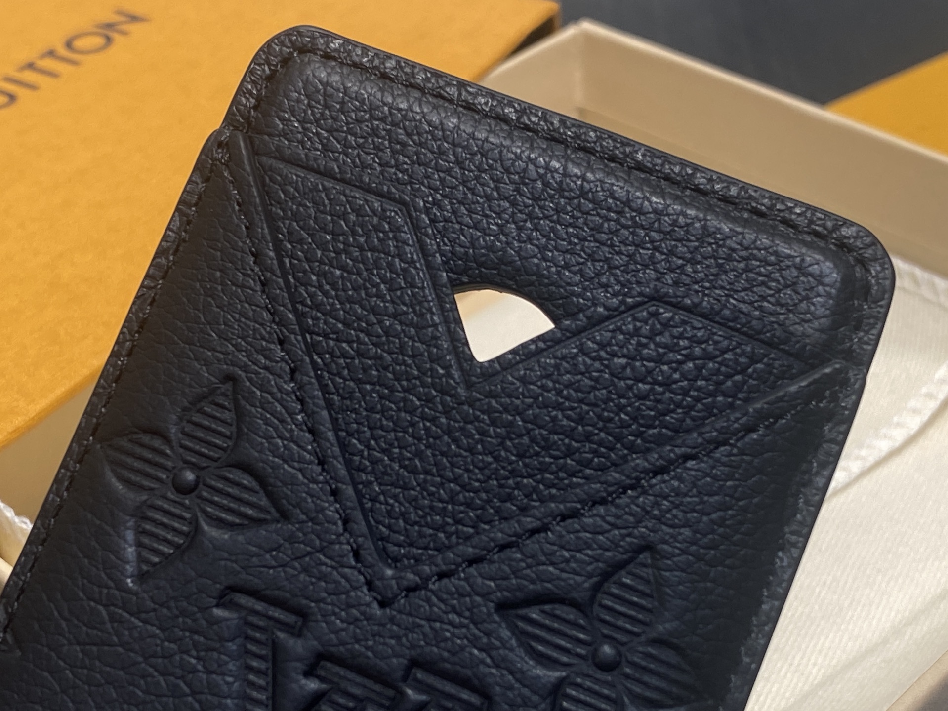 【顶级原单】M26738黑色 全皮磁吸卡夹 当季新款 MAGNET 卡夹 本款 Magnet 卡夹为 M