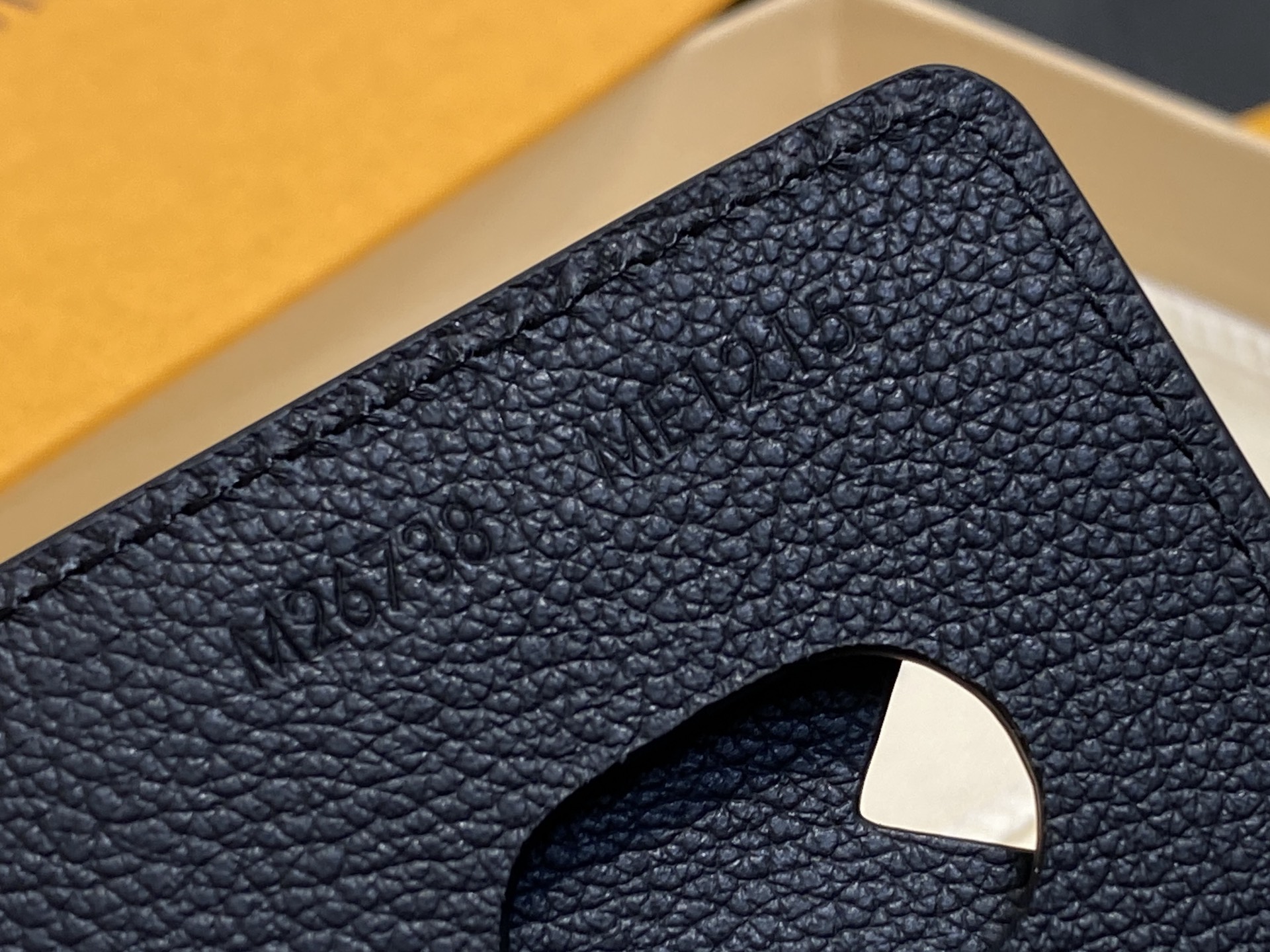 【顶级原单】M26738黑色 全皮磁吸卡夹 当季新款 MAGNET 卡夹 本款 Magnet 卡夹为 M