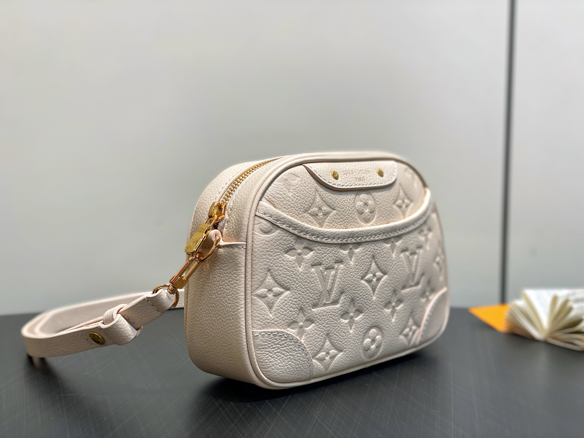 【顶级原单】M26509白色 全皮相机包 TINY CAMERA BAG 手袋 m25518 黑色 m2