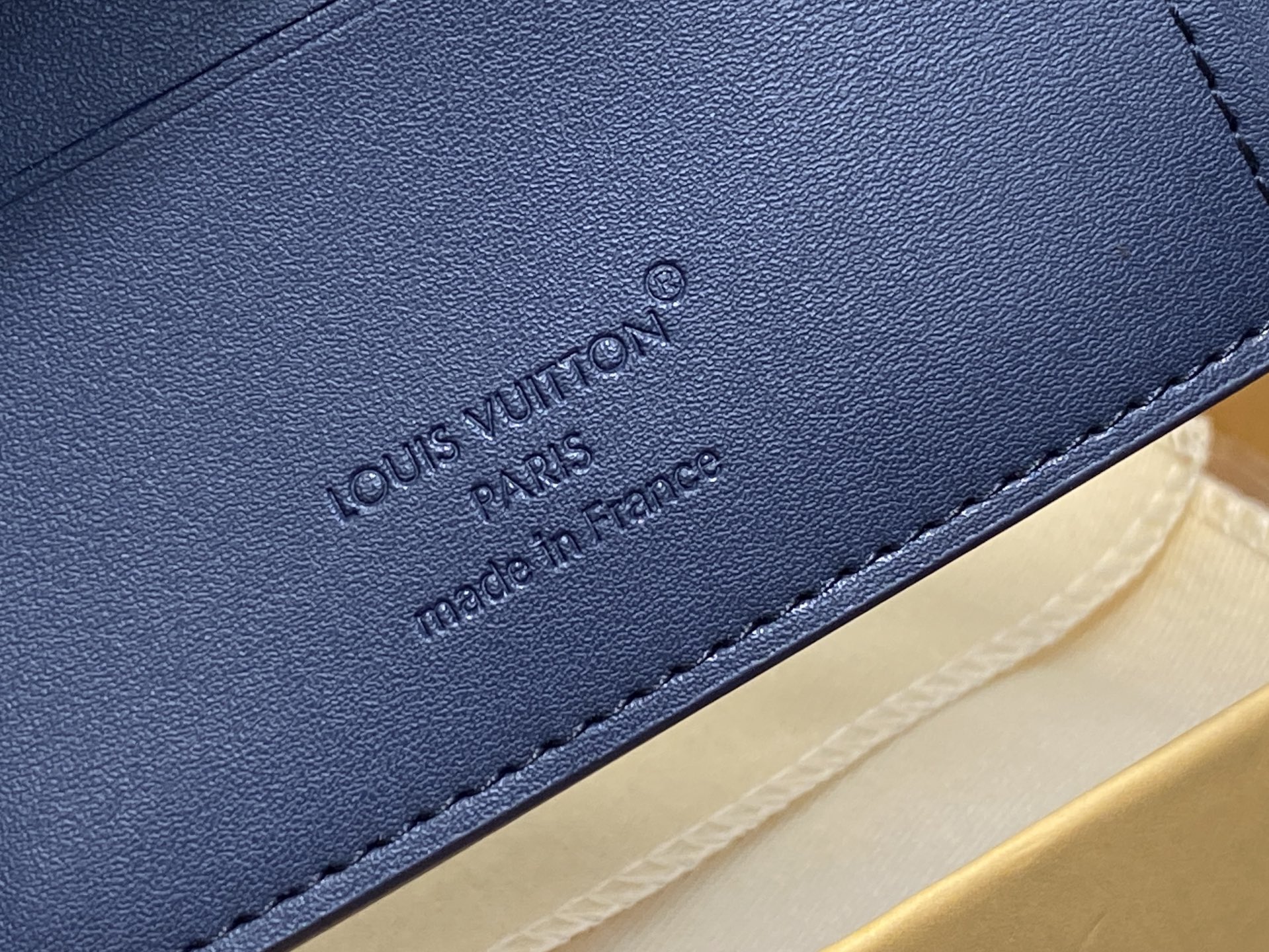 【顶级原单】M25983宝蓝 荔枝纹全皮短款西装夹 Multiple wallet 钱包 采用柔韧且耐用