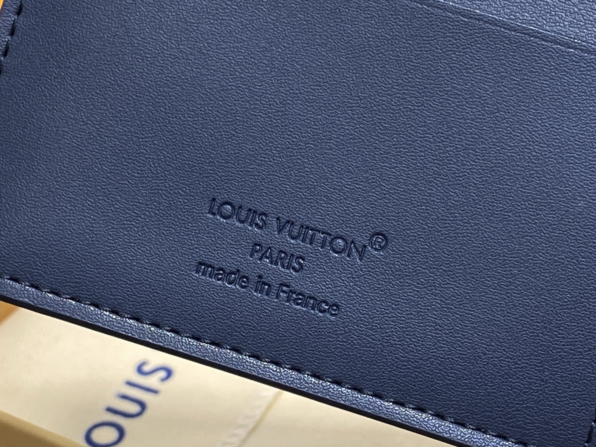 【顶级原单】M25982宝蓝 荔枝纹全皮短款西装夹 Multiple wallet 钱包 采用柔韧且耐用