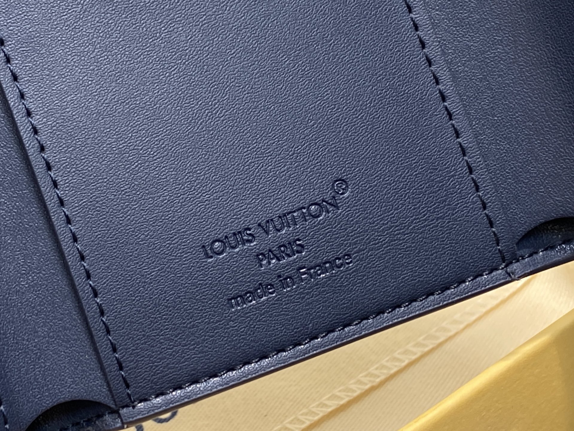 【顶级原单】M26250宝蓝 荔枝纹全皮三折钱包 Victor Wallet 钱包 这款优雅的Victo