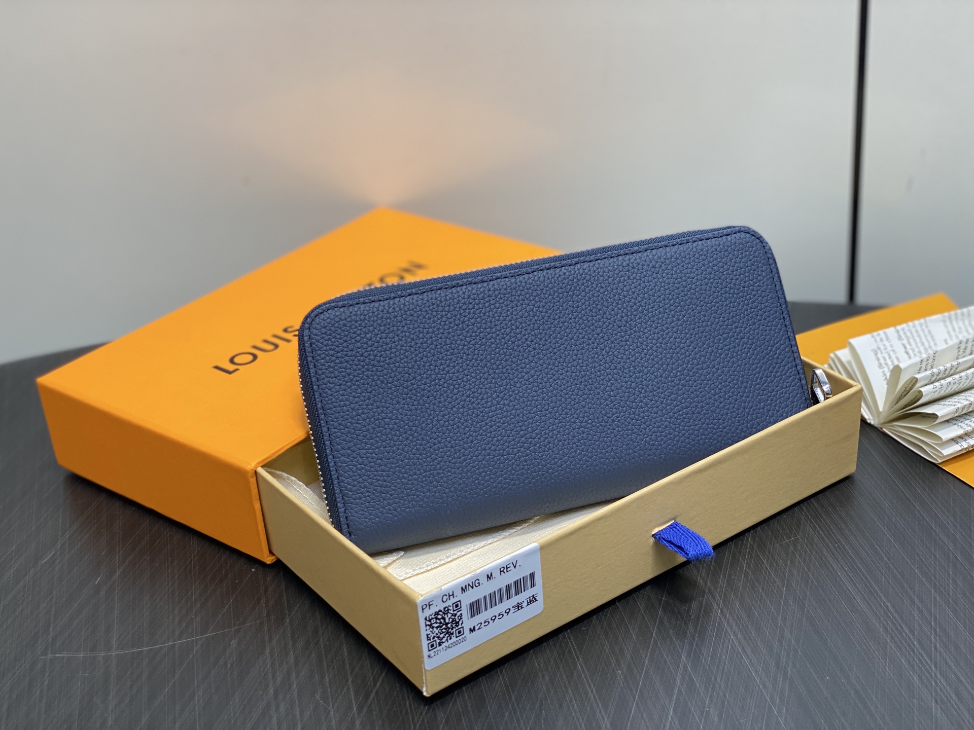 【顶级原单】M25959宝蓝 荔枝纹全皮单拉链钱包 Zippy 拉链钱夹 本款横向的Zippy 钱夹采用