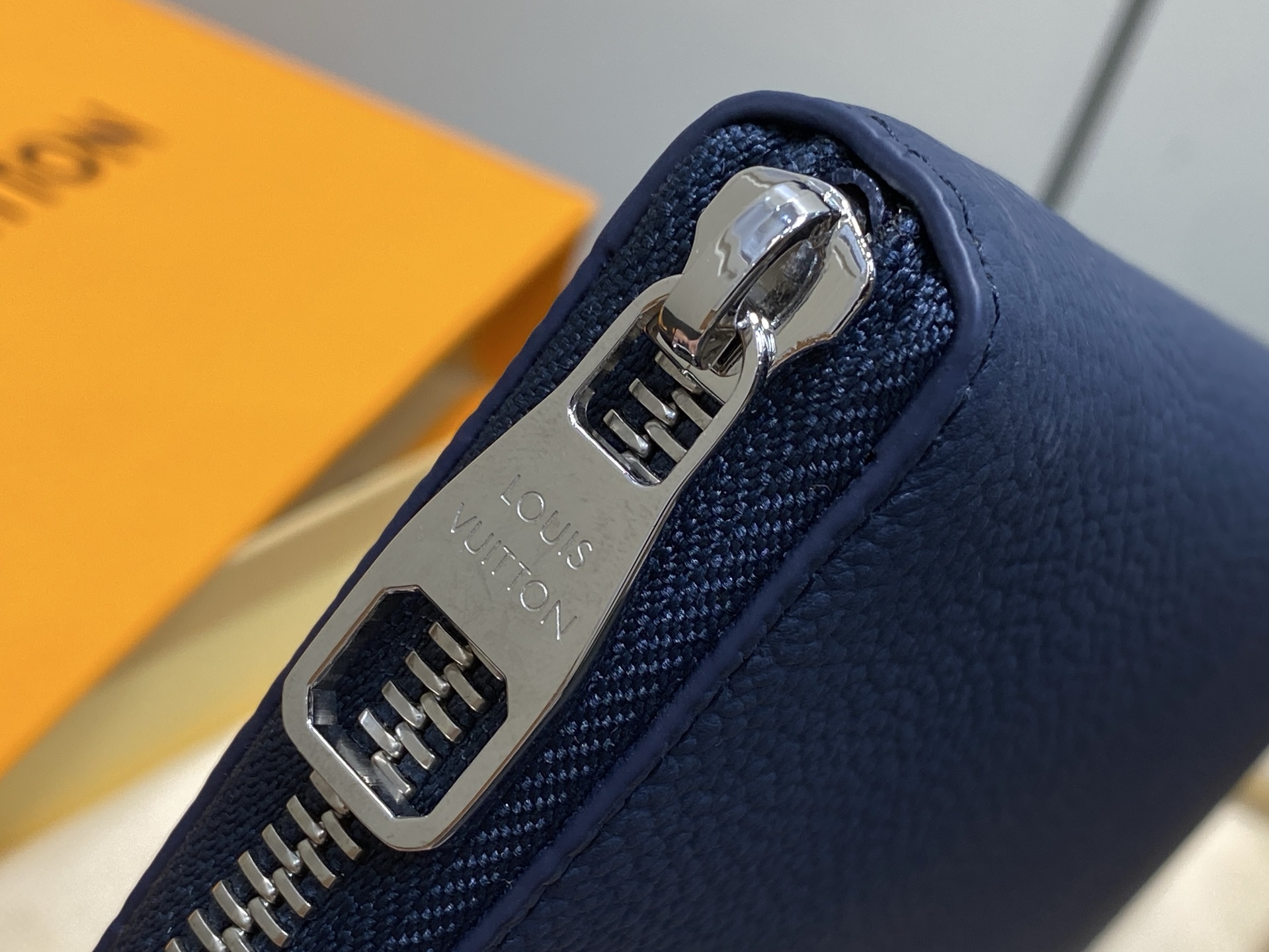 【顶级原单】M25959宝蓝 荔枝纹全皮单拉链钱包 Zippy 拉链钱夹 本款横向的Zippy 钱夹采用