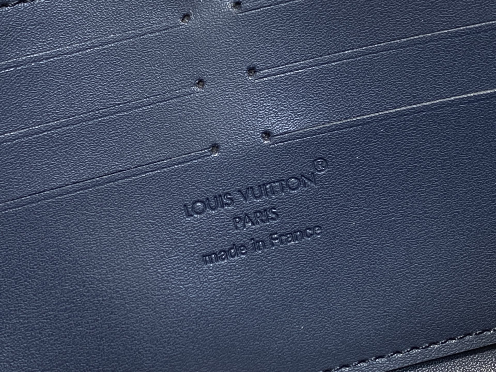 【顶级原单】M25959宝蓝 荔枝纹全皮单拉链钱包 Zippy 拉链钱夹 本款横向的Zippy 钱夹采用