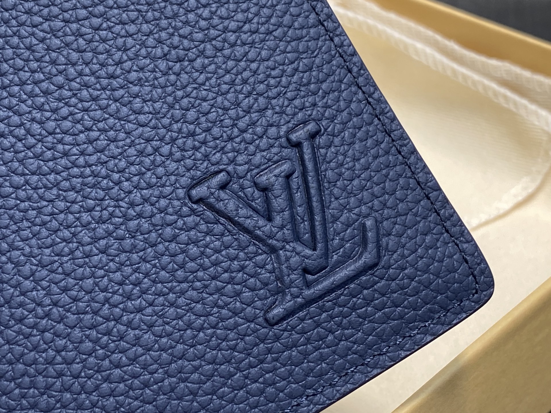 【顶级原单】M25978宝蓝 荔枝纹全皮长款西装夹钱包 Brazza 西装钱夹 以经典的黑色高级米莱吉姆