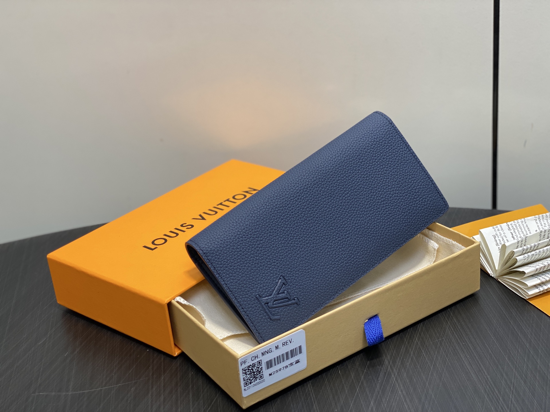 【顶级原单】M25978宝蓝 荔枝纹全皮长款西装夹钱包 Brazza 西装钱夹 以经典的黑色高级米莱吉姆