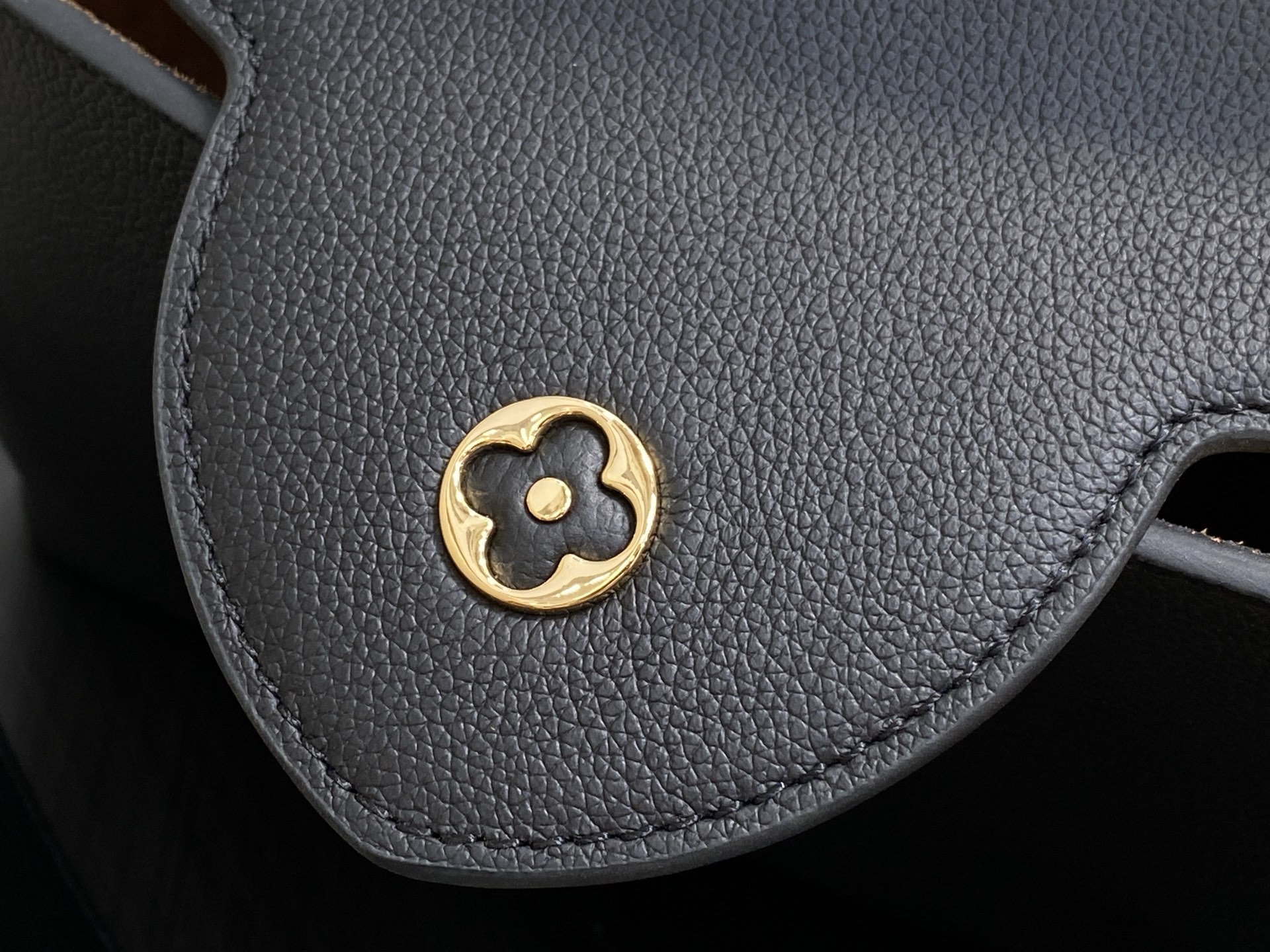 【顶级原单】M14370黑色 全皮cap那英款 Capucines Souple 中号手袋 M14371