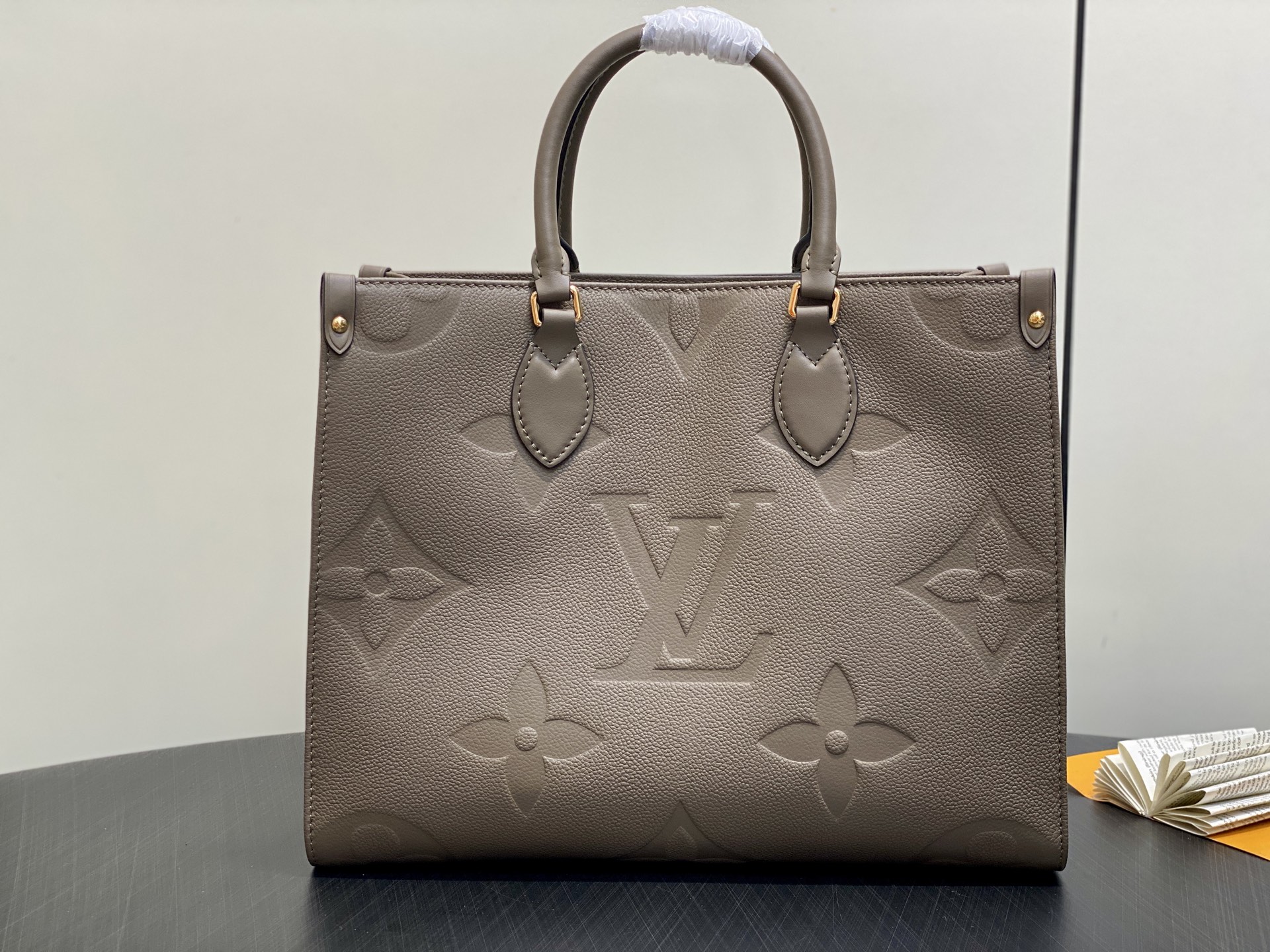 【顶级原单】M45595卡其绿 全皮压花四方包 ONTHEGO 中号手袋 M45495 本款 OnThe