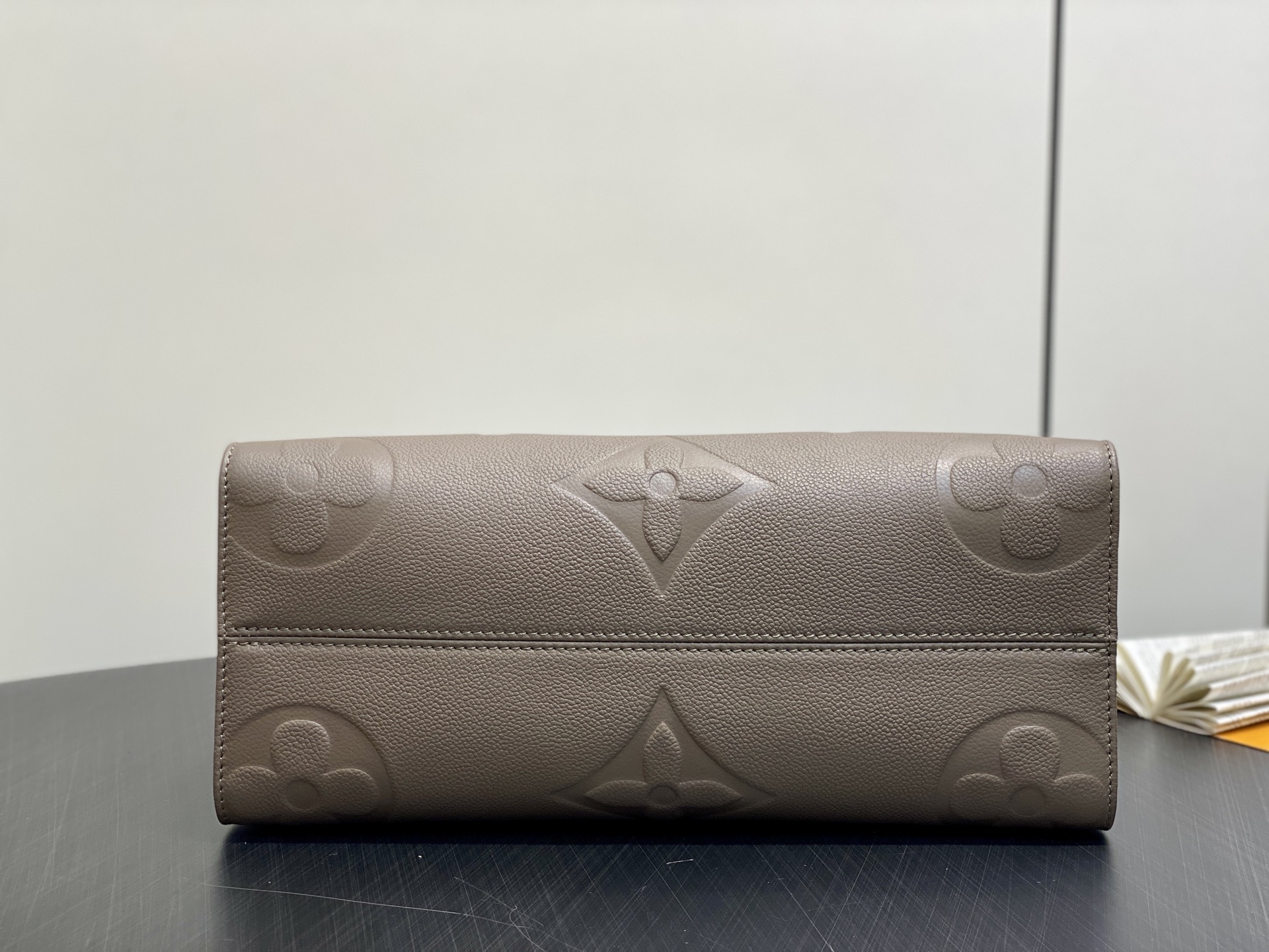 【顶级原单】M45595卡其绿 全皮压花四方包 ONTHEGO 中号手袋 M45495 本款 OnThe