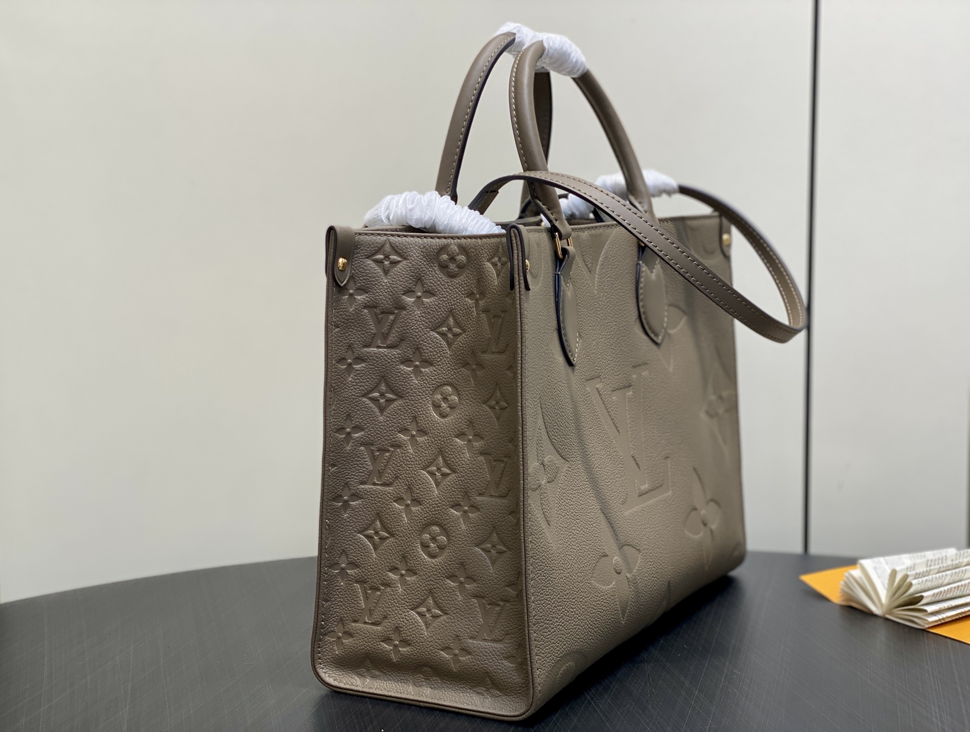 【顶级原单】M45595卡其绿 全皮压花四方包 ONTHEGO 中号手袋 M45495 本款 OnThe