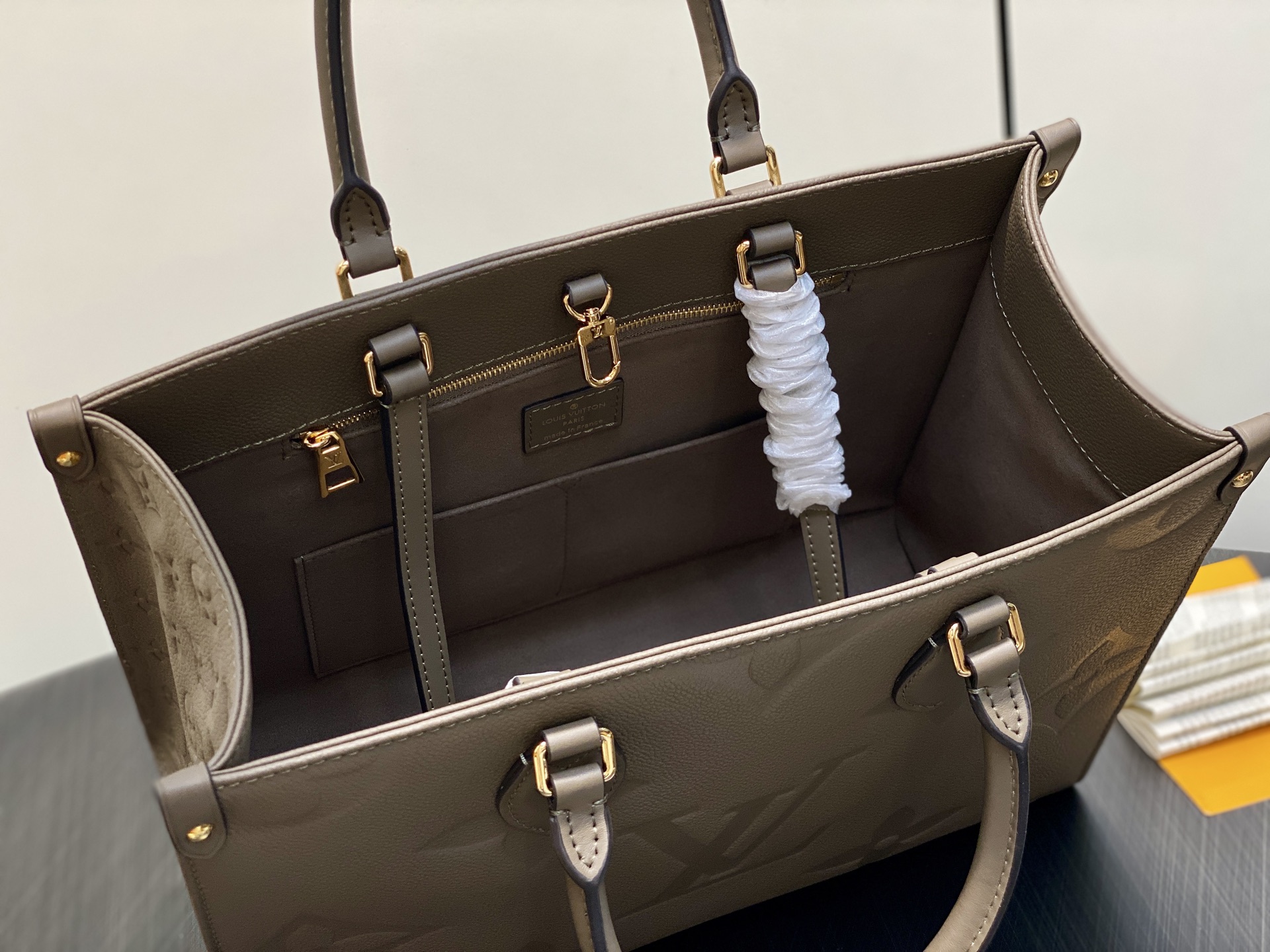 【顶级原单】M45595卡其绿 全皮压花四方包 ONTHEGO 中号手袋 M45495 本款 OnThe