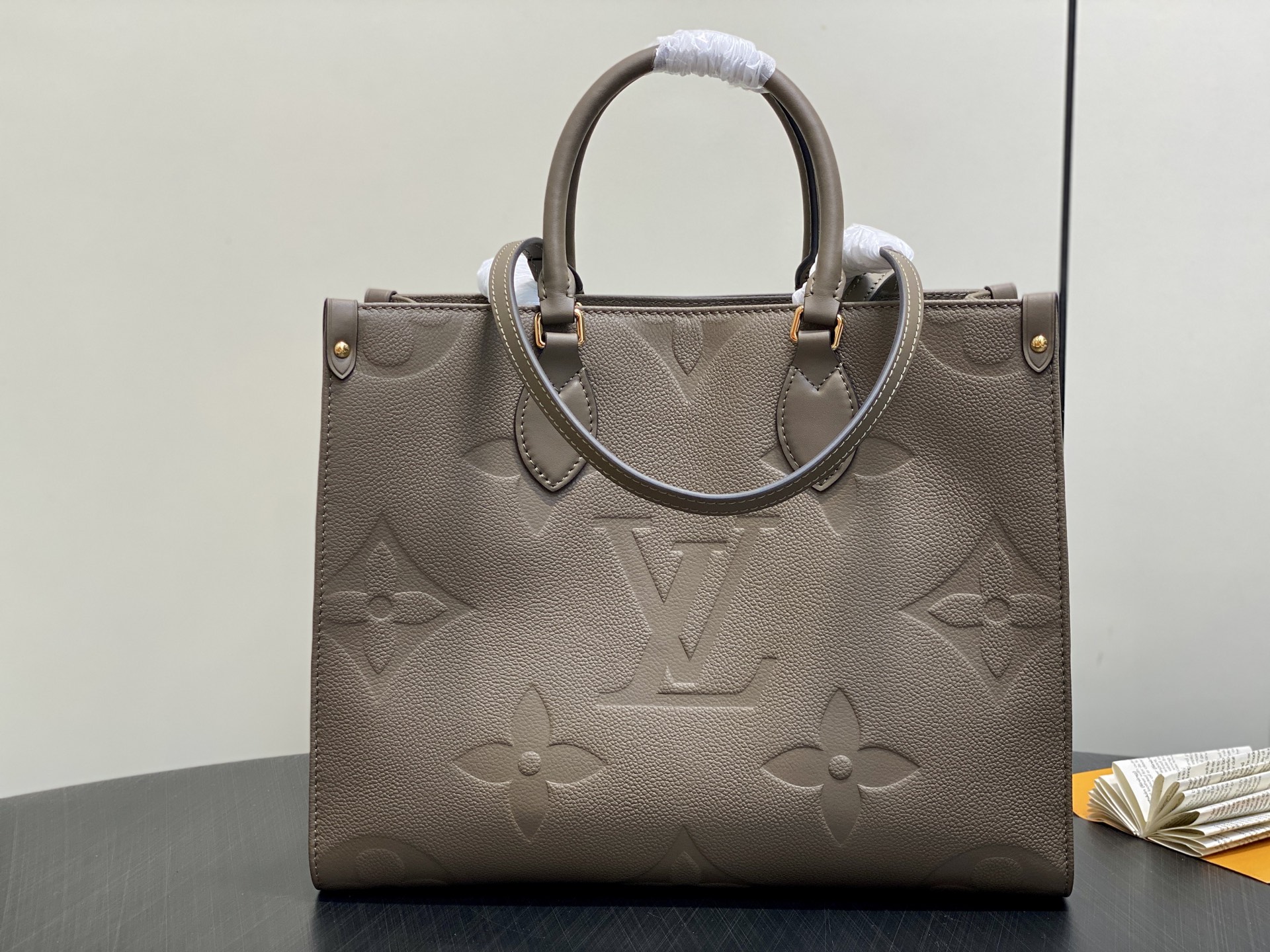 【顶级原单】M45595卡其绿 全皮压花四方包 ONTHEGO 中号手袋 M45495 本款 OnThe