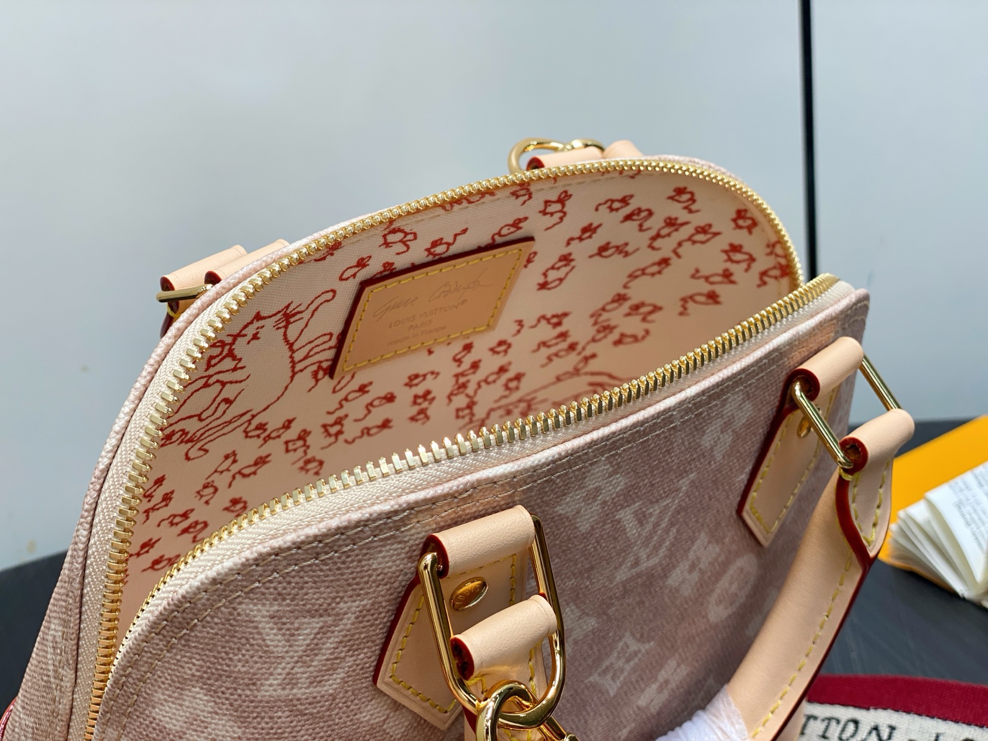 【顶级原单】M25728猫咪 小号贝壳包 本款 Alma BB 手袋 出自路易威登与 Grace Cod