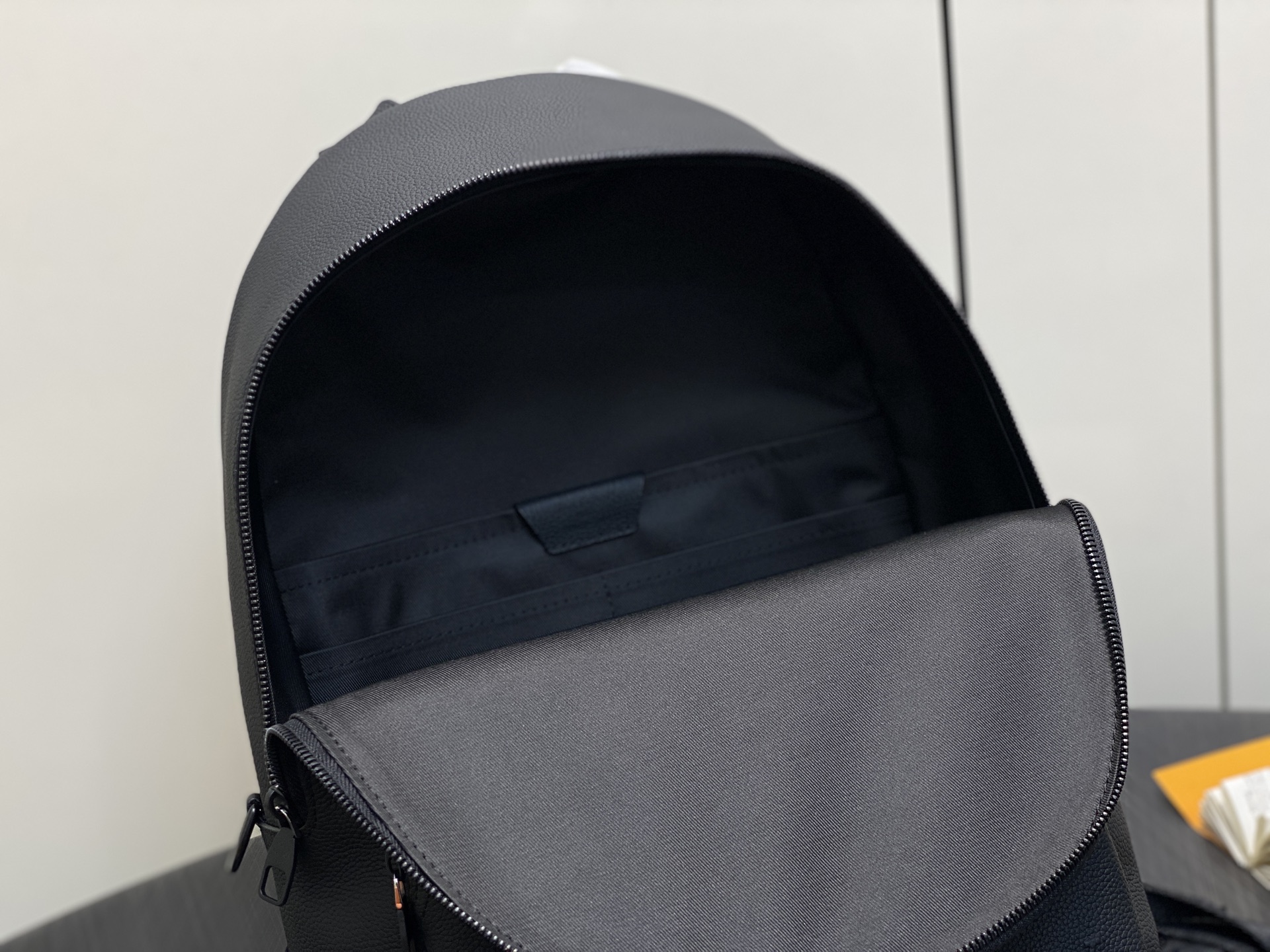 【顶级原单】M15259黑色 全皮商务双肩包 DISCOVERY WORK 双肩包 Discovery 