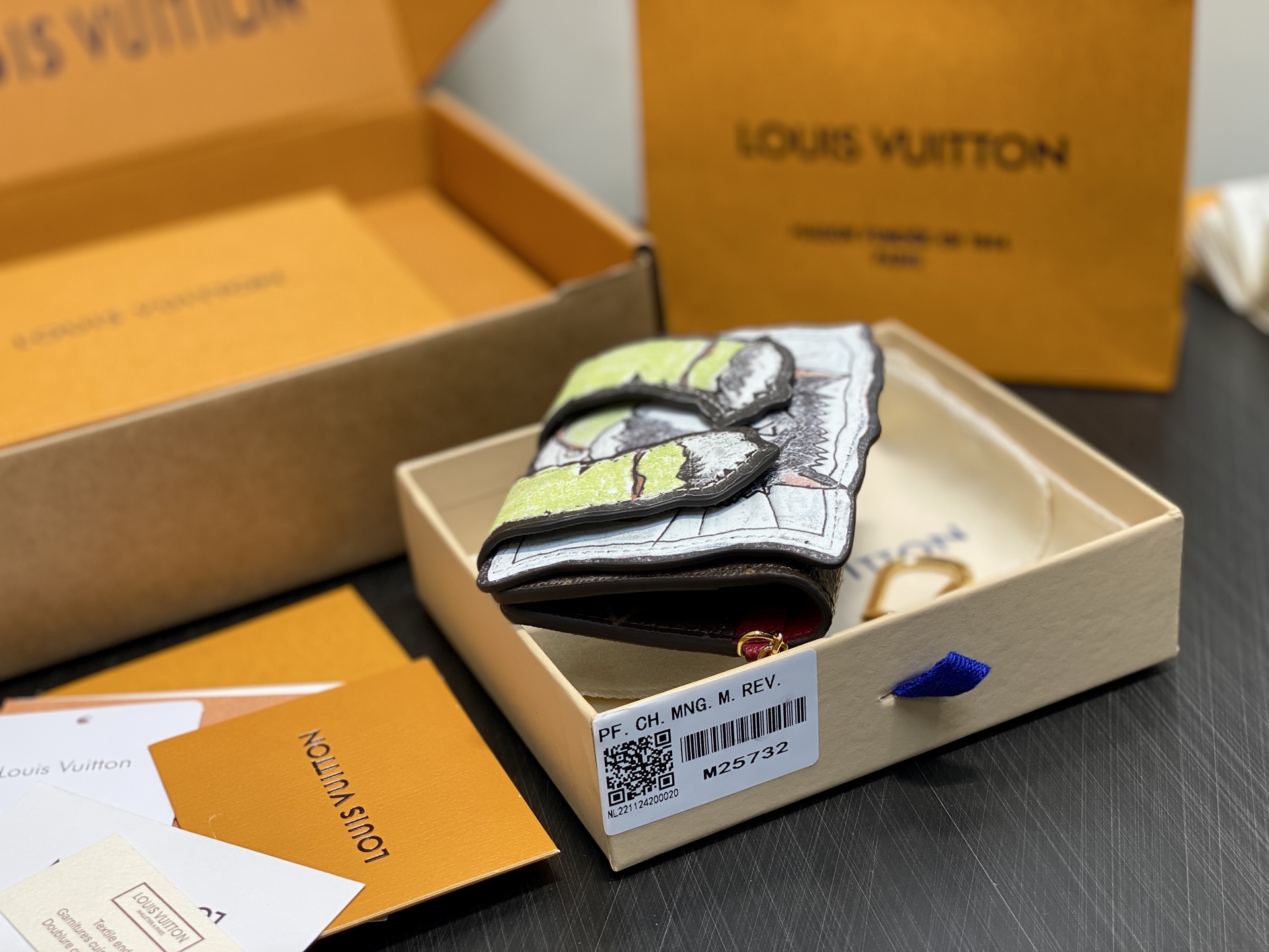 【顶级原单】M25732老花 猫咪两折钱包 Pawket 钱包 取材牛皮革和帆布，为经典Monogram