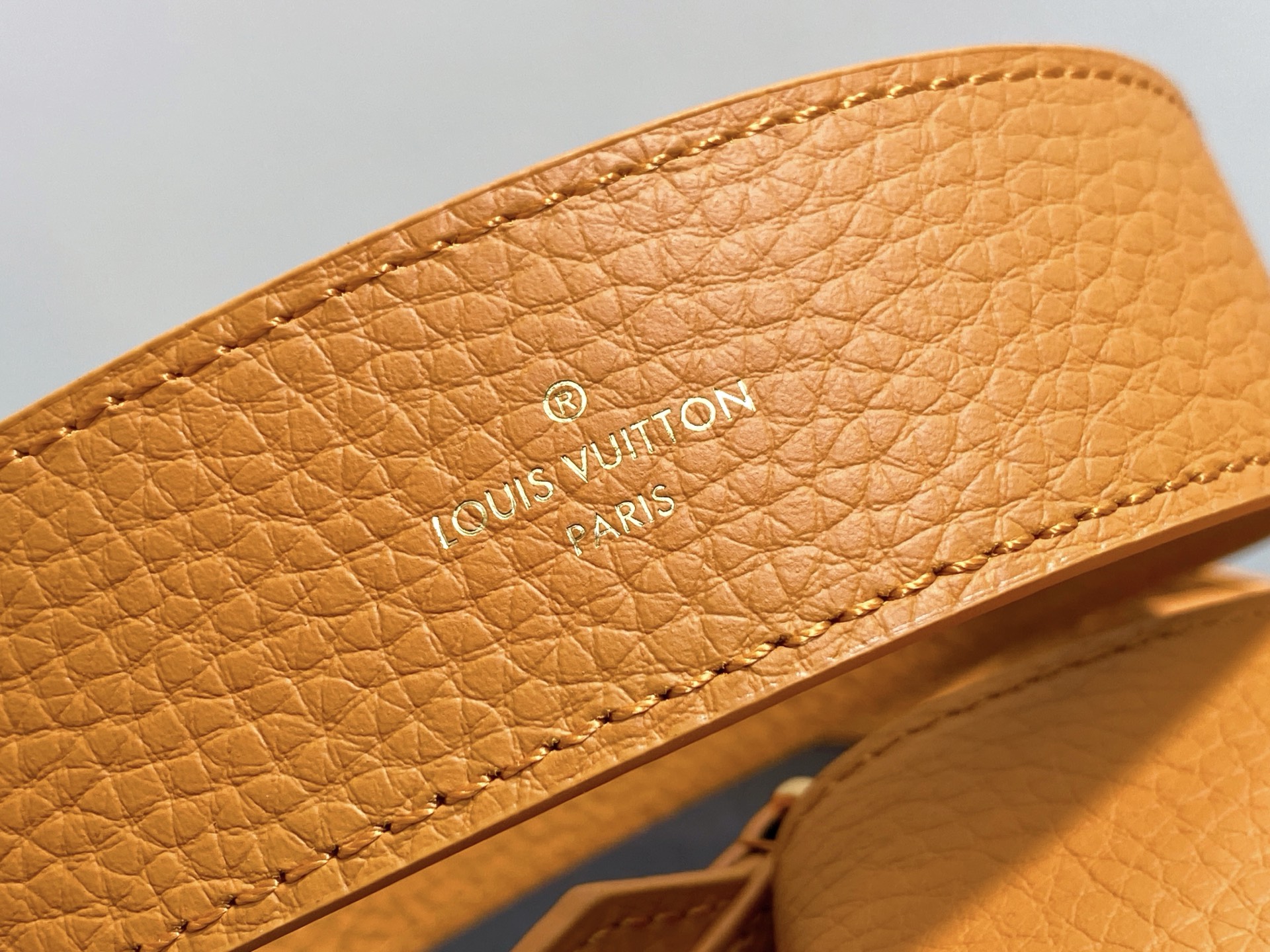 【顶级原单】M23703橙色 全皮cap那英款 Capucines 迷你手袋 于 2013 年问世，以 