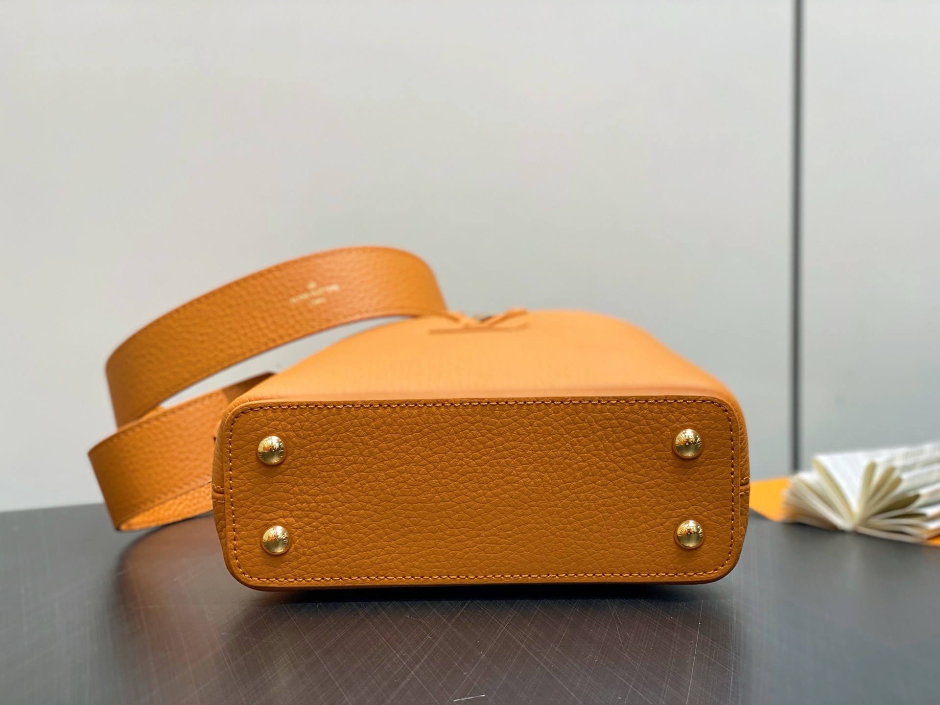 【顶级原单】M23703橙色 全皮cap那英款 Capucines 迷你手袋 于 2013 年问世，以 