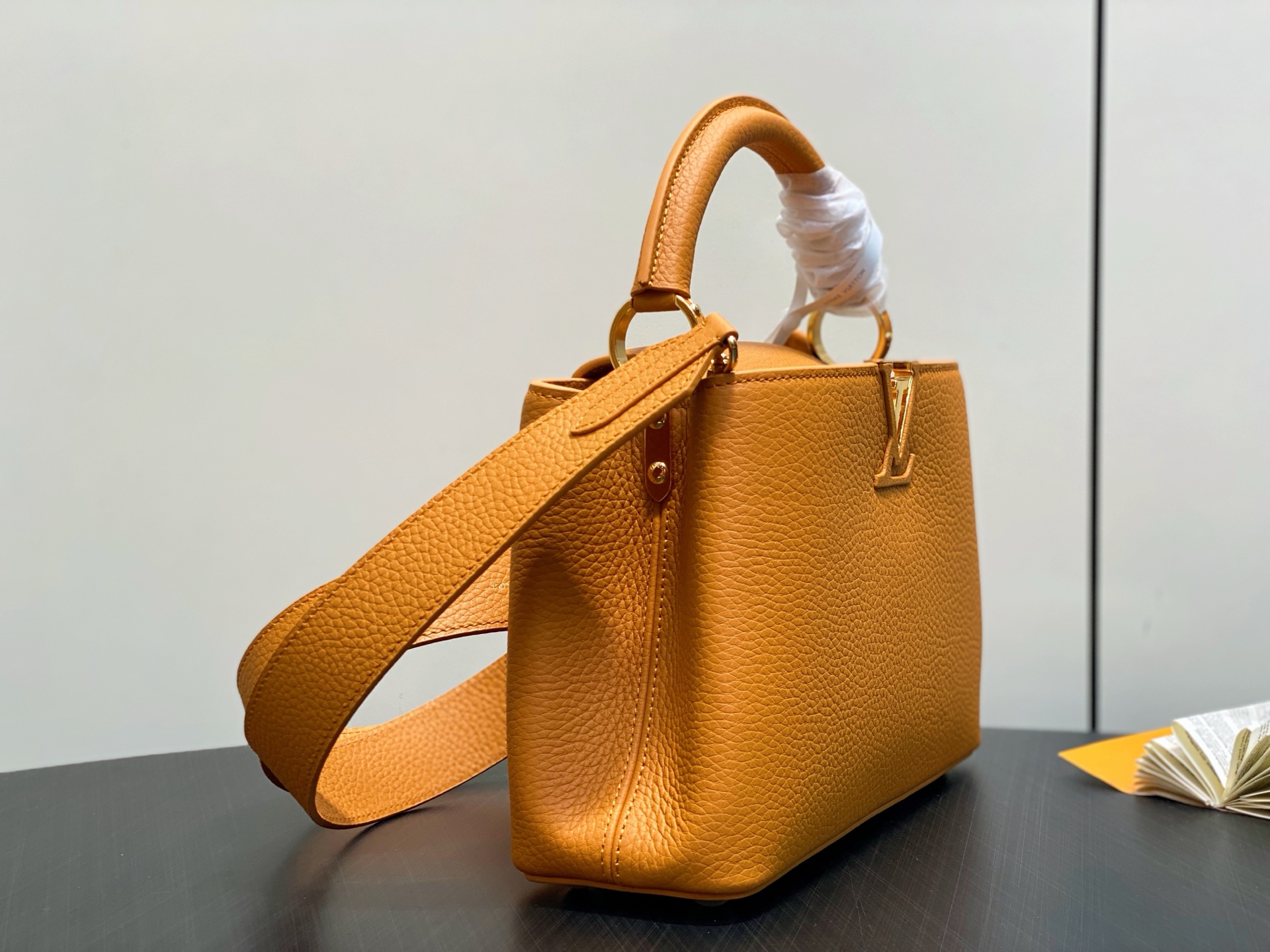 【顶级原单】M23703橙色 全皮cap那英款 Capucines BB手袋 于 2013 年问世，以 