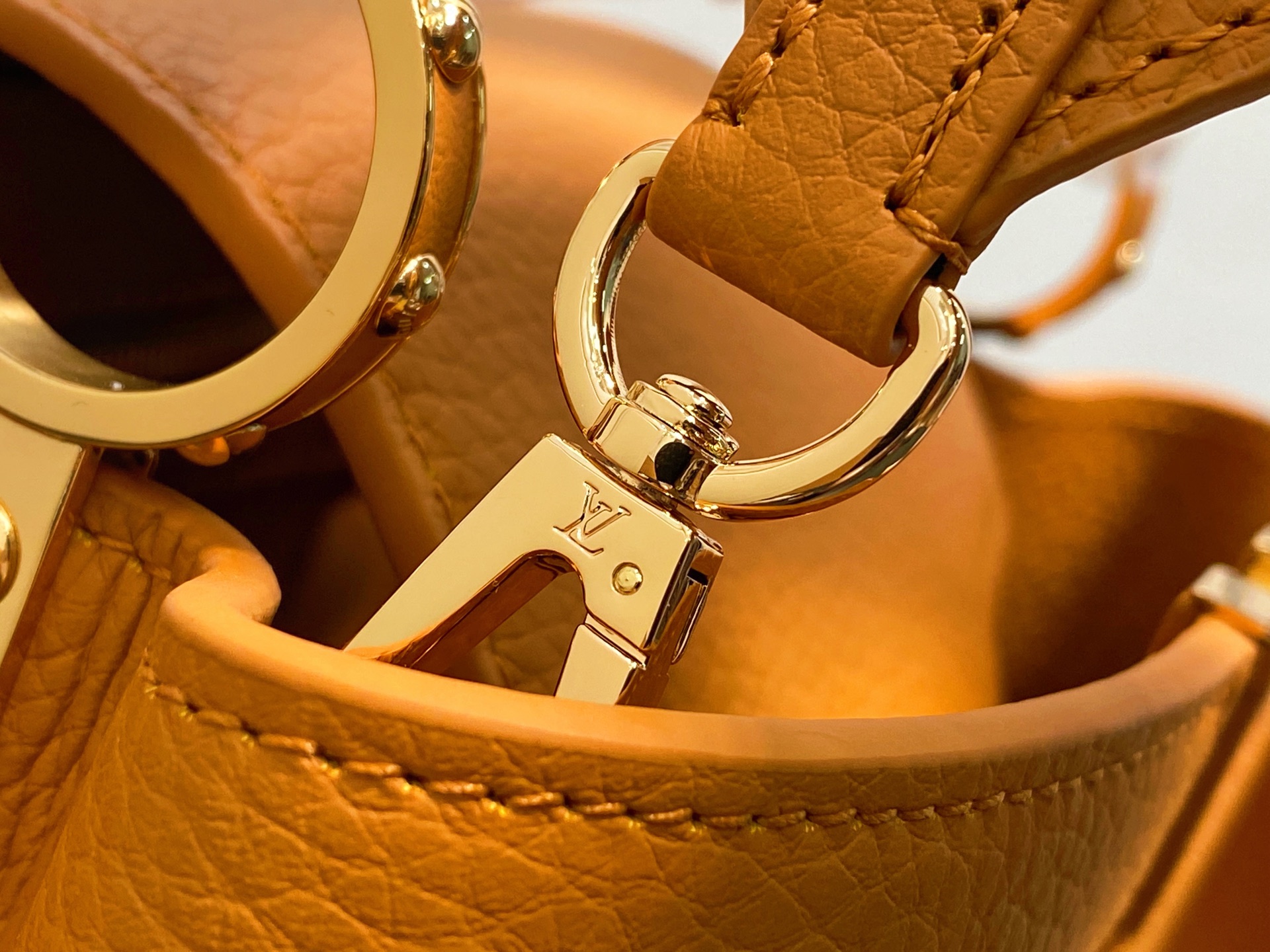 【顶级原单】M23703橙色 全皮cap那英款 Capucines BB手袋 于 2013 年问世，以 