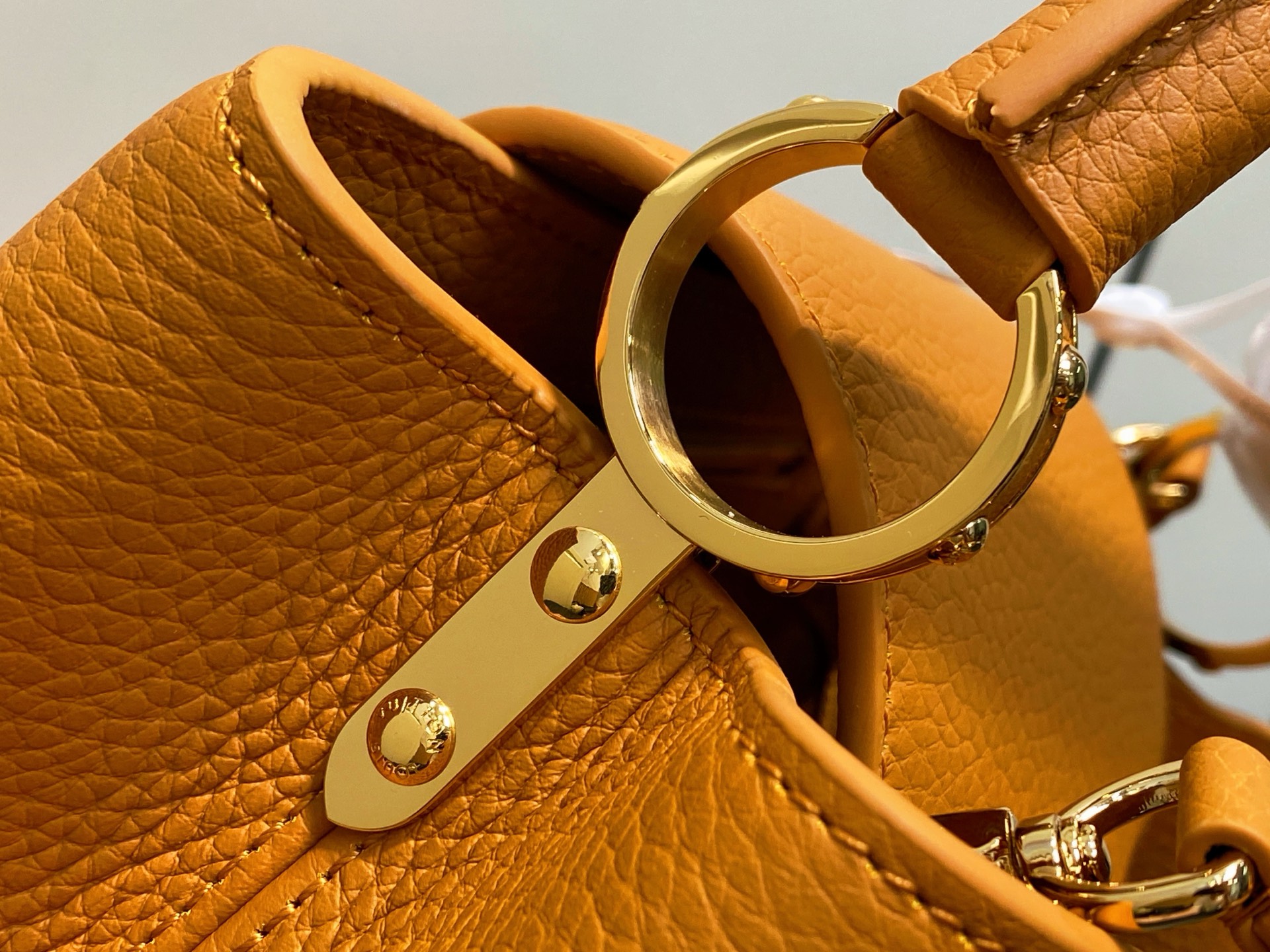 【顶级原单】M23703橙色 全皮cap那英款 Capucines BB手袋 于 2013 年问世，以 